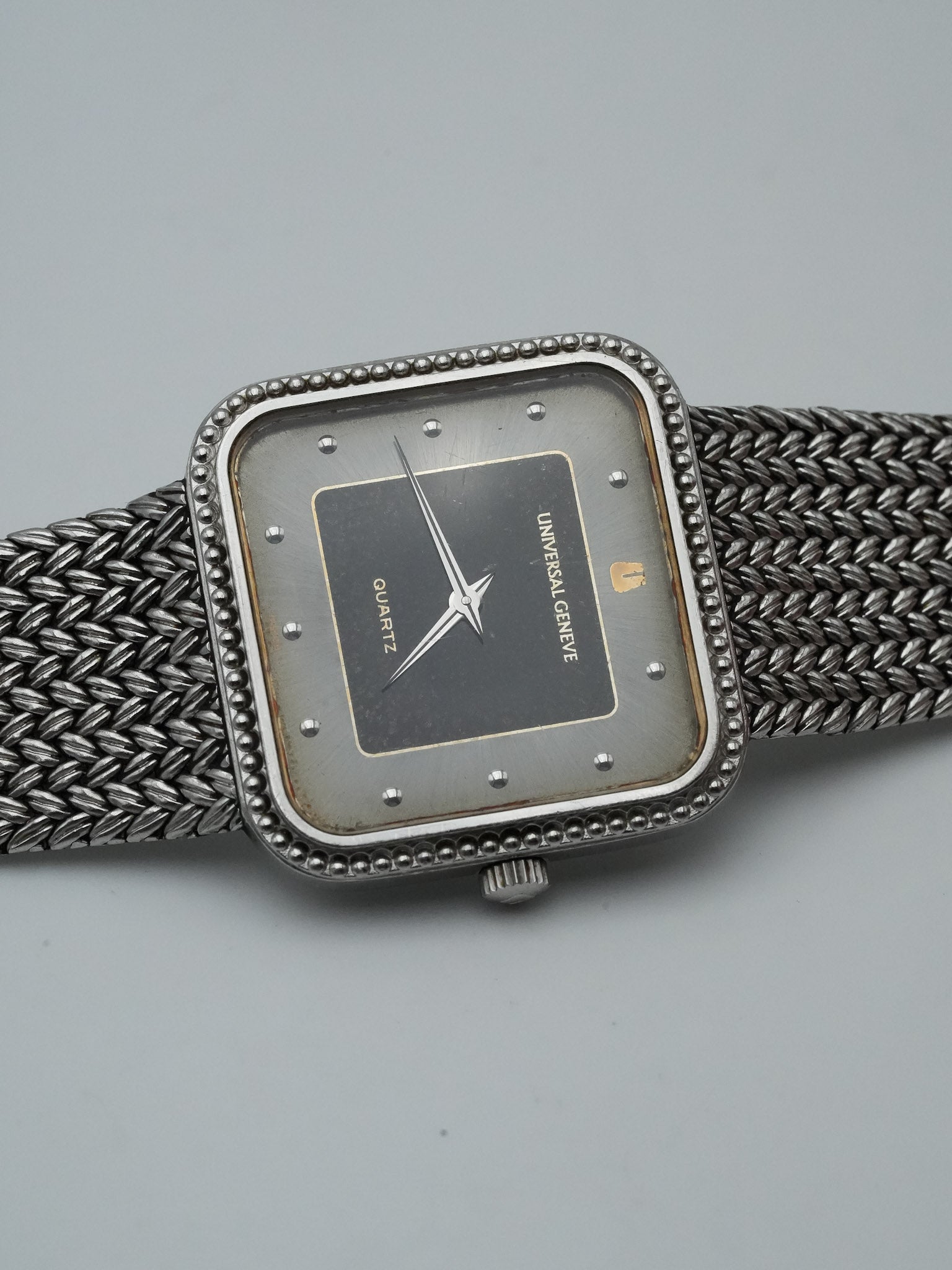 Universal Genève - Maille Acier Cadran Noir Patiné - 1980s - Atelier Victor - Vintage Shop