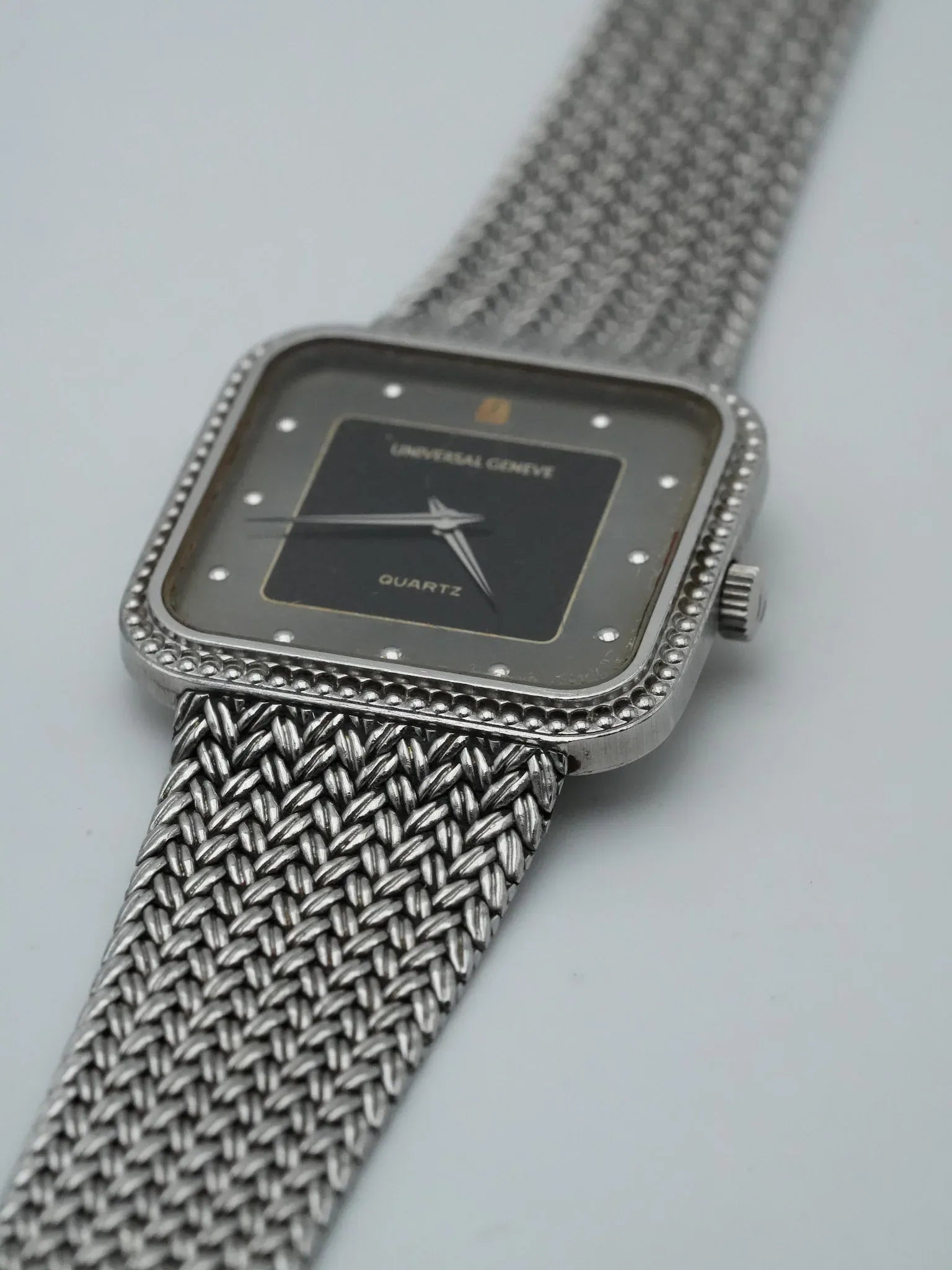 Universal Genève - Maille Acier Cadran Noir Patiné - 1980s - Atelier Victor - Vintage Shop