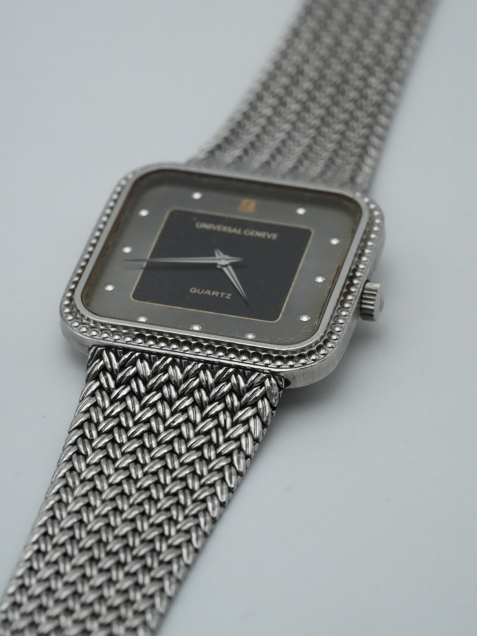 Universal Genève - Maille Acier Cadran Noir Patiné - 1980s - Atelier Victor - Vintage Shop