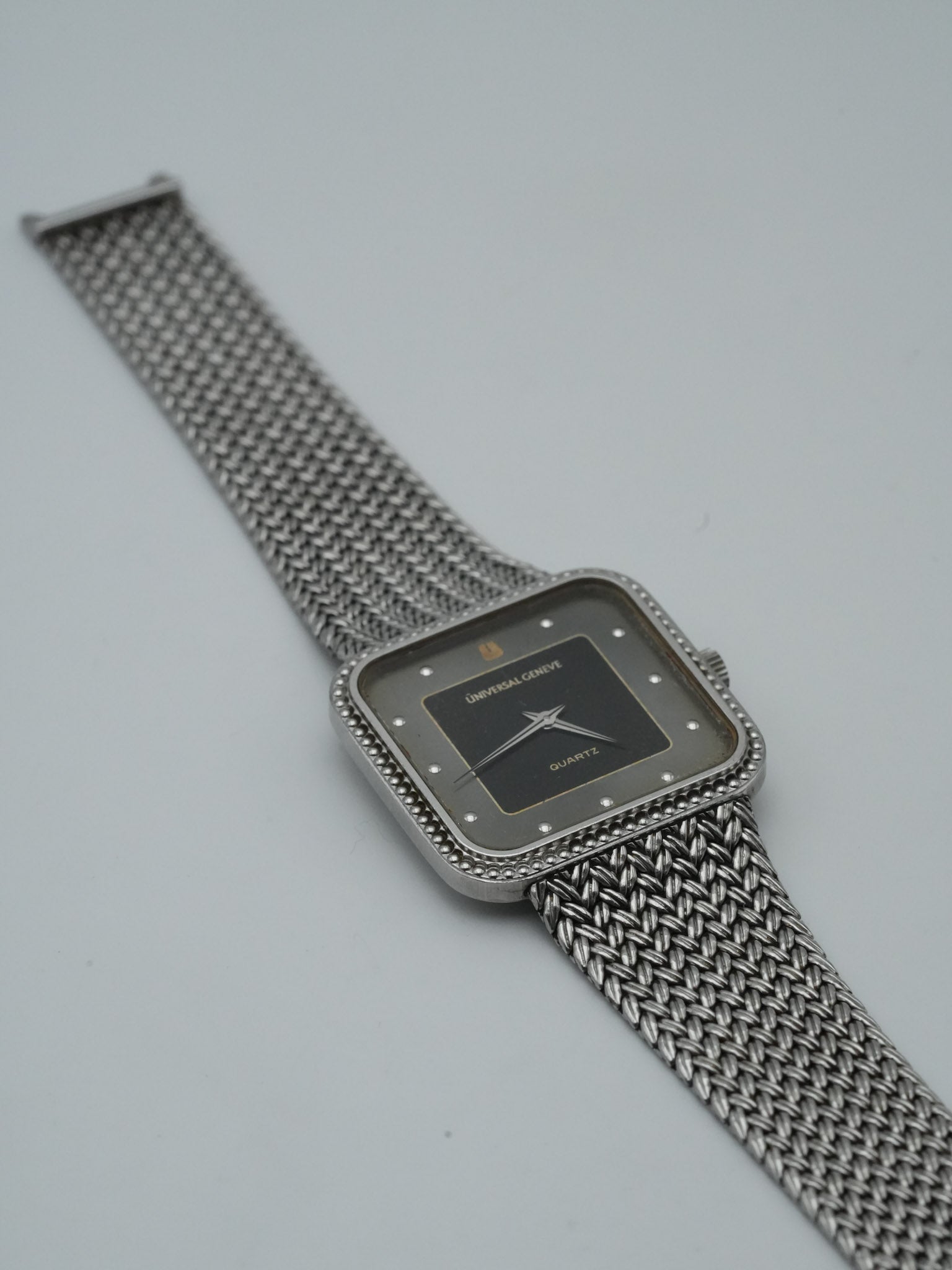 Universal Genève - Maille Acier Cadran Noir Patiné - 1980s - Atelier Victor - Vintage Shop