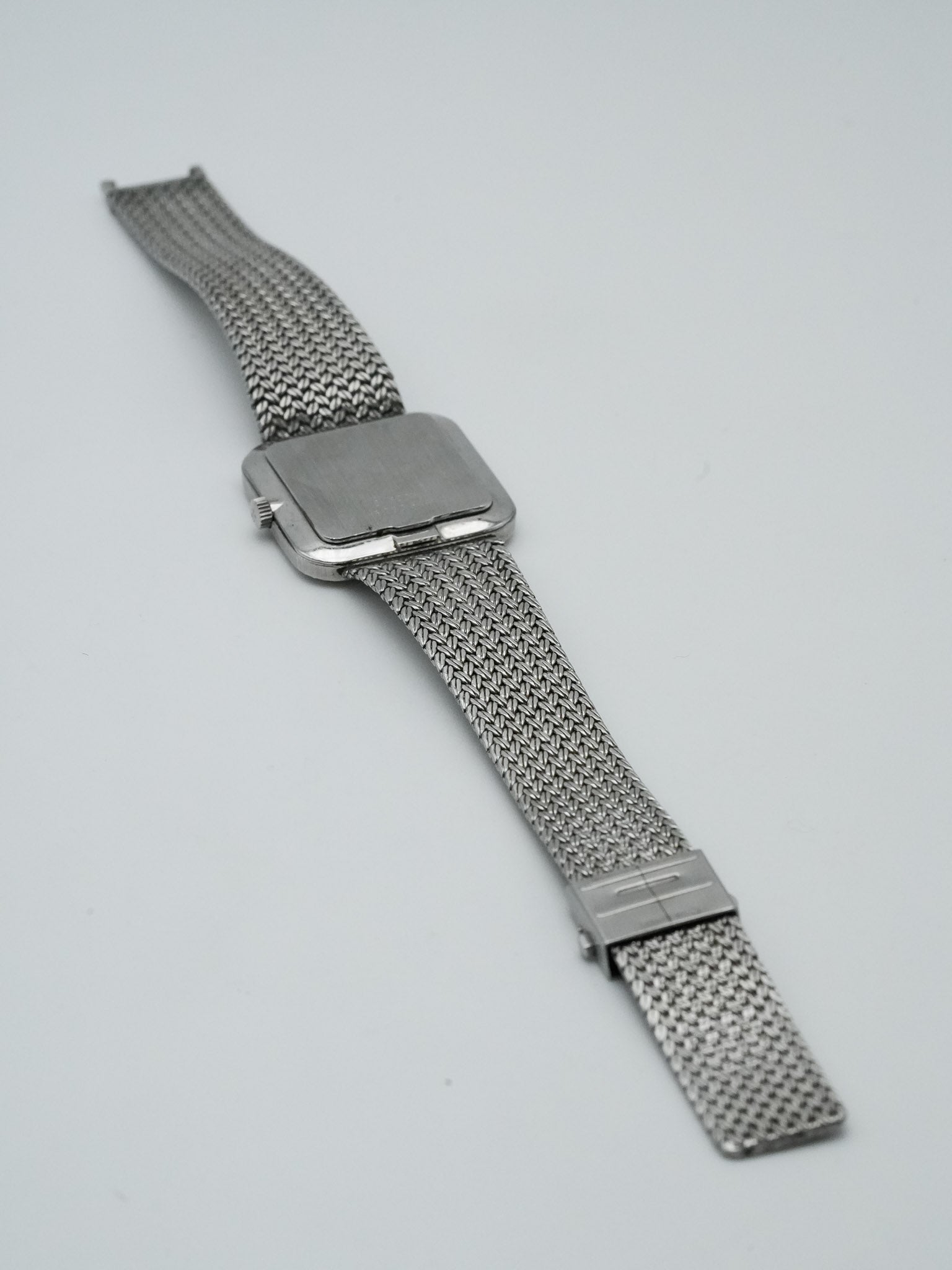Universal Genève - Maille Acier Cadran Noir Patiné - 1980s - Atelier Victor - Vintage Shop
