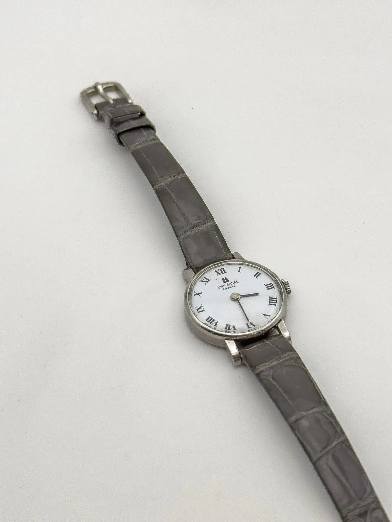 Universal Genève - Mini Dress Watch Cadran blanc - 1970s - Atelier Victor - Vintage Shop
