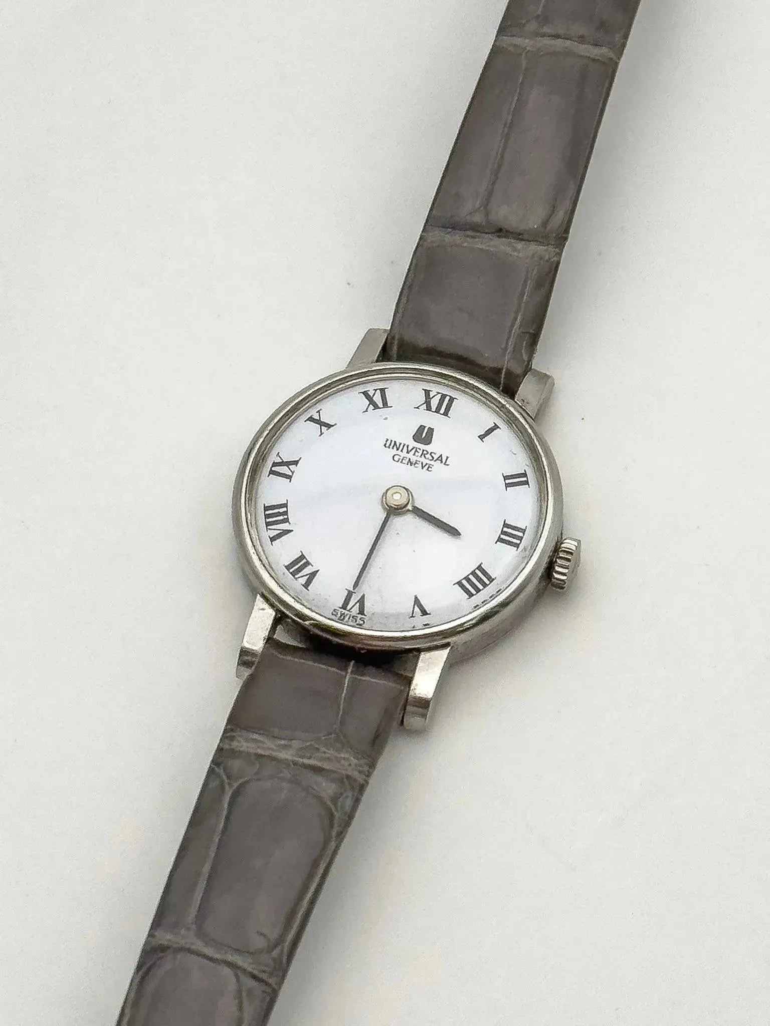 Universal Genève - Mini Dress Watch Cadran blanc - 1970s - Atelier Victor - Vintage Shop