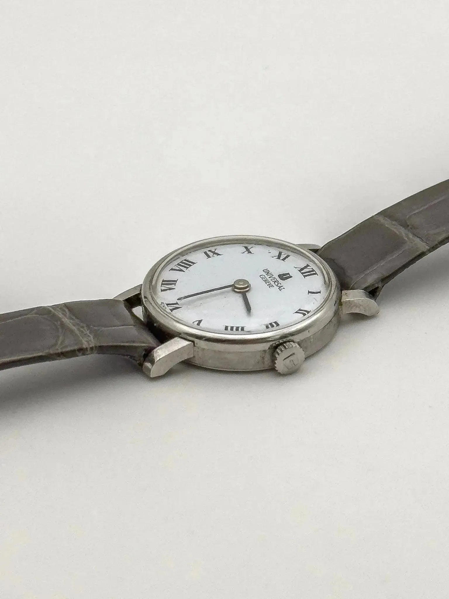 Universal Genève - Mini Dress Watch Cadran blanc - 1970s - Atelier Victor - Vintage Shop