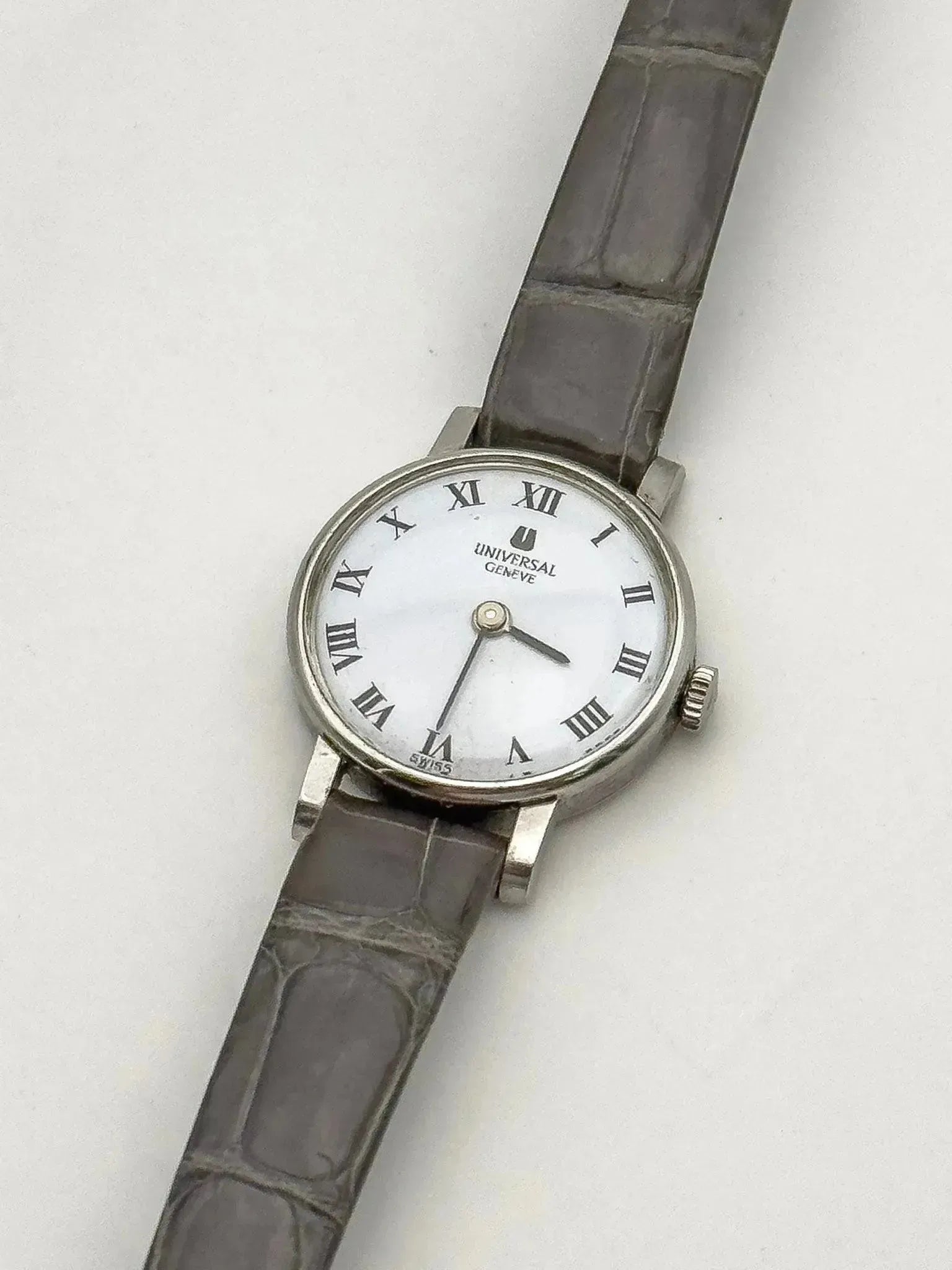 Universal Genève - Mini Dress Watch Cadran blanc - 1970s - Atelier Victor - Vintage Shop