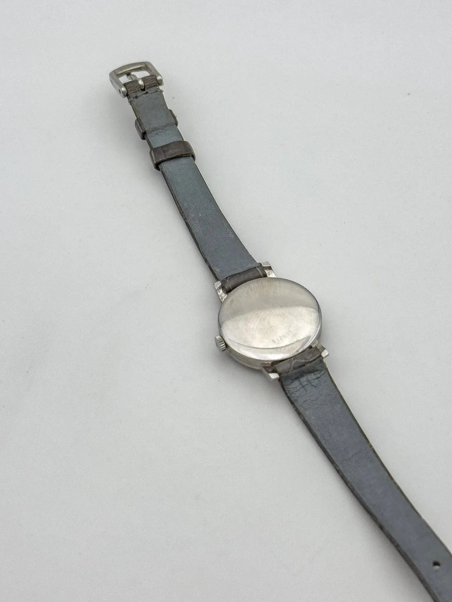 Universal Genève - Mini Dress Watch Cadran blanc - 1970s - Atelier Victor - Vintage Shop