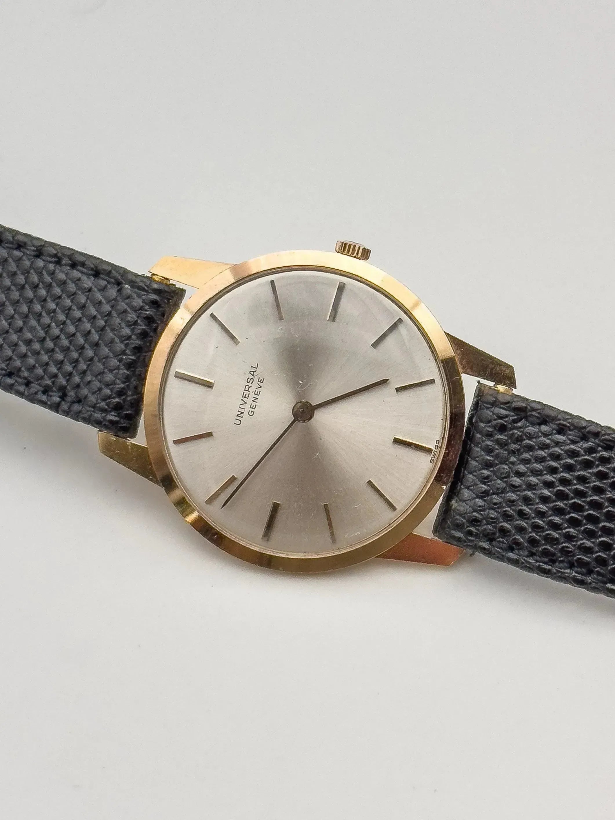 Universal Genève - Montre habillée extra plate en or rose 18K - 1964 - Atelier Victor