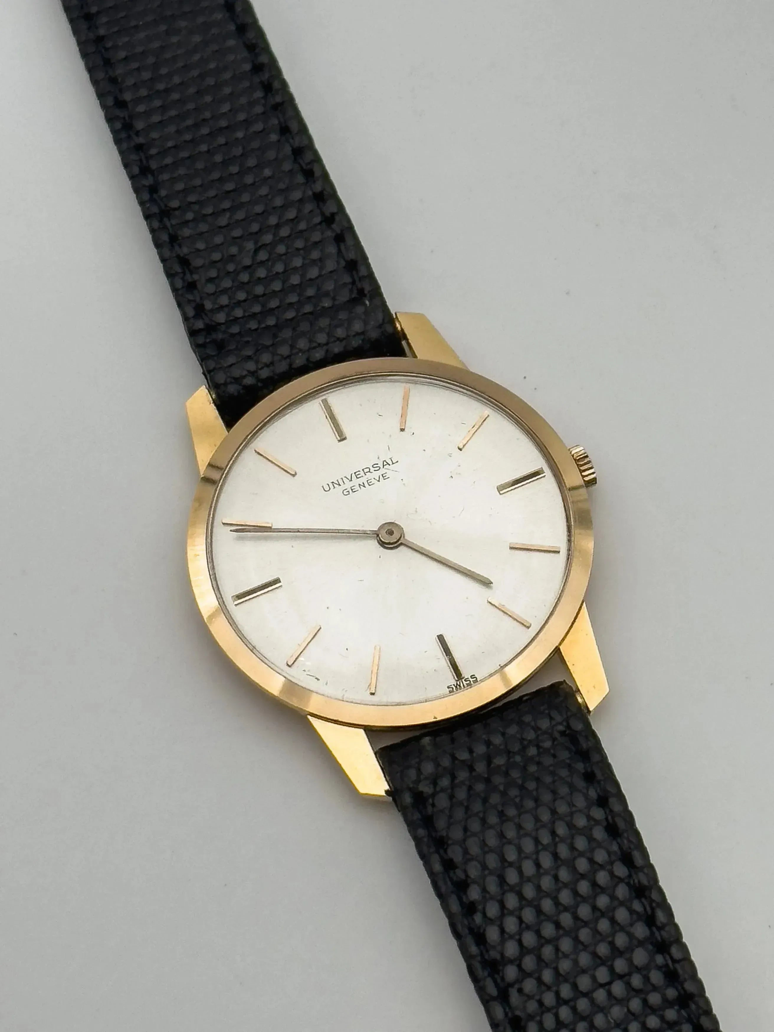 Universal Genève - Montre habillée extra plate en or rose 18K - 1964 - Atelier Victor