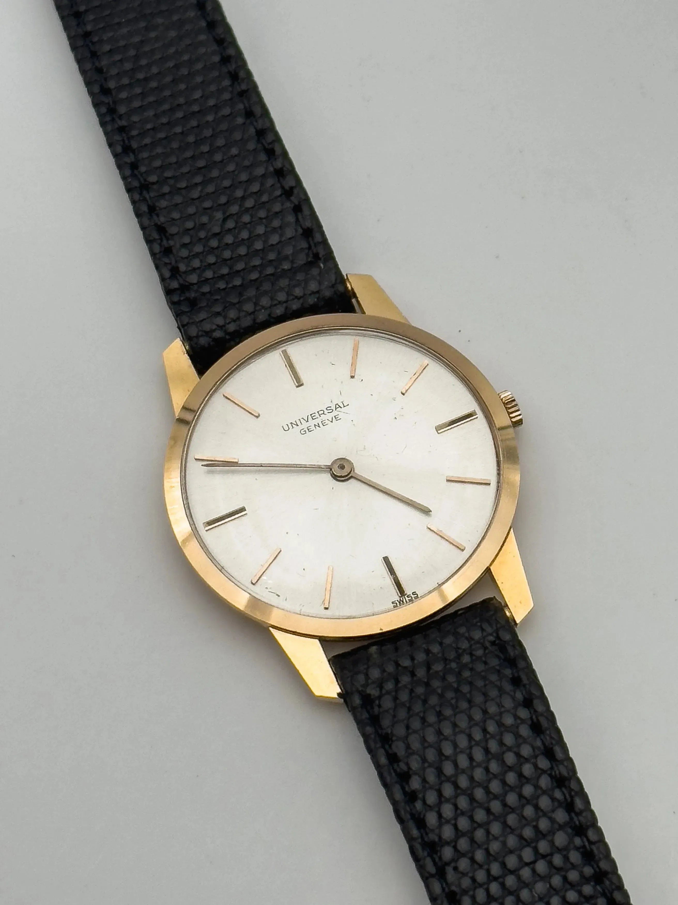Universal Genève - Montre habillée extra plate en or rose 18K - 1964 - Atelier Victor