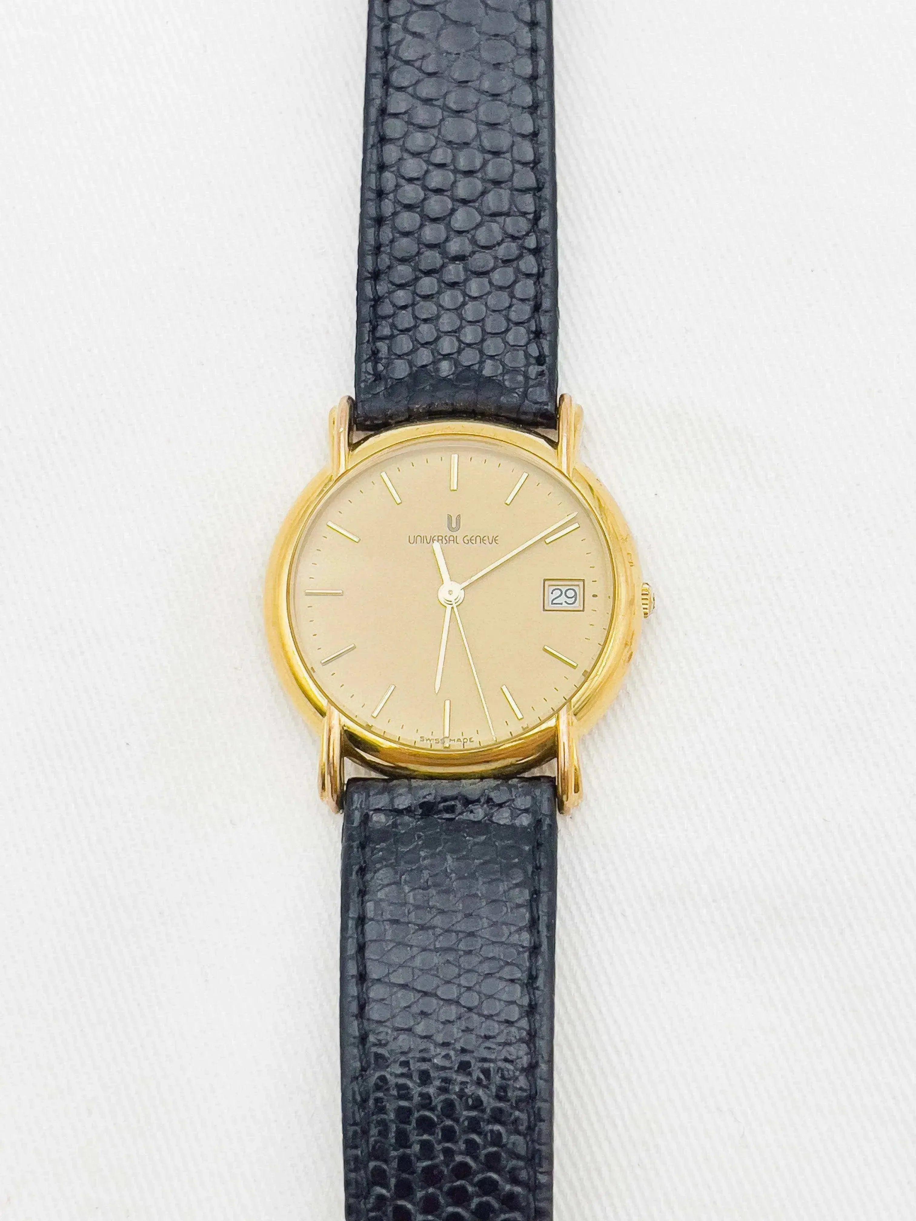 Universal Genève - Plaqué or Circle Date - 1970s - Atelier Victor - Vintage Shop
