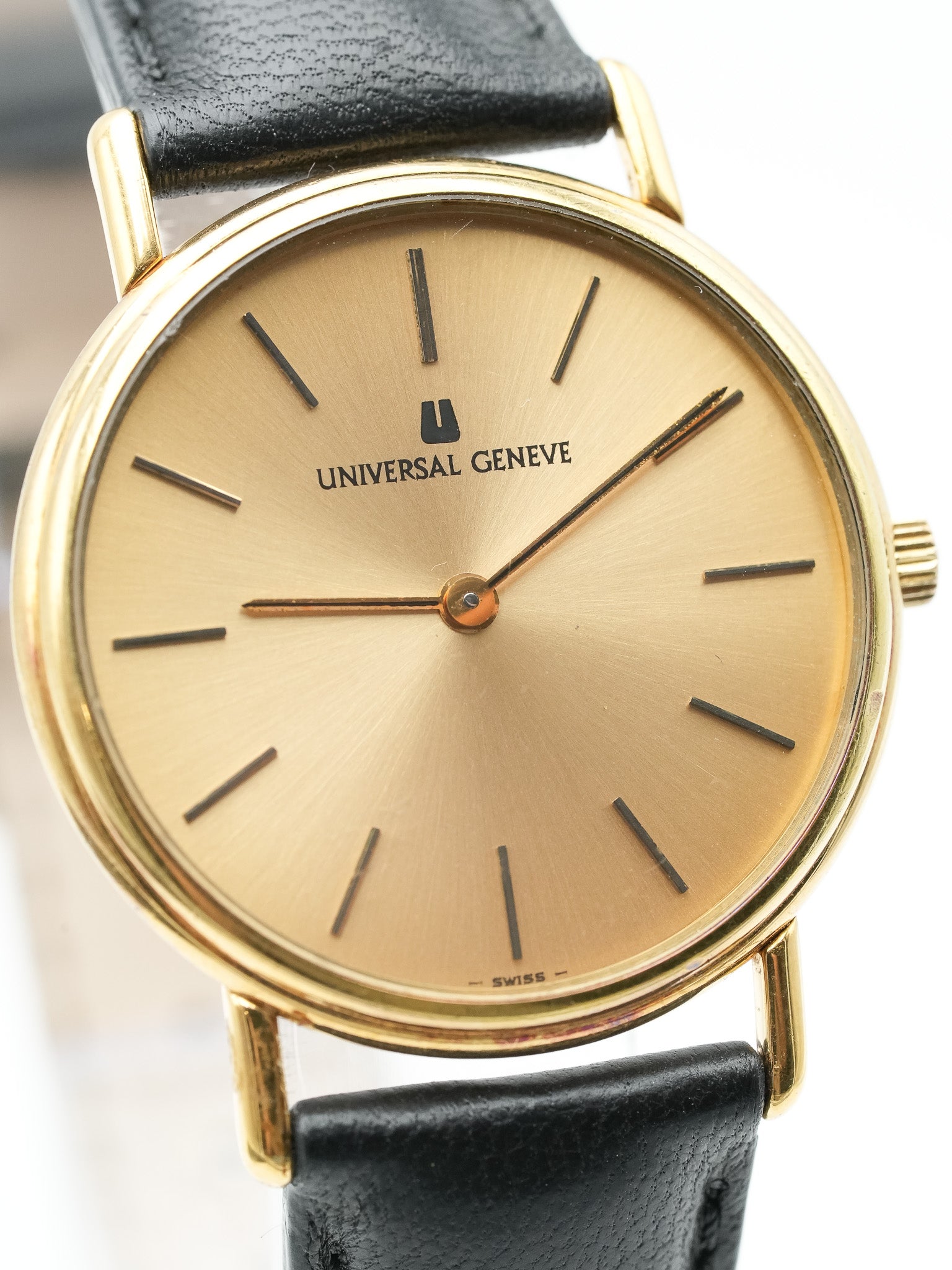 Universal Genève - Plaqué or Circle Ultra Slim Manuel - 1980s - Atelier Victor - Vintage Shop
