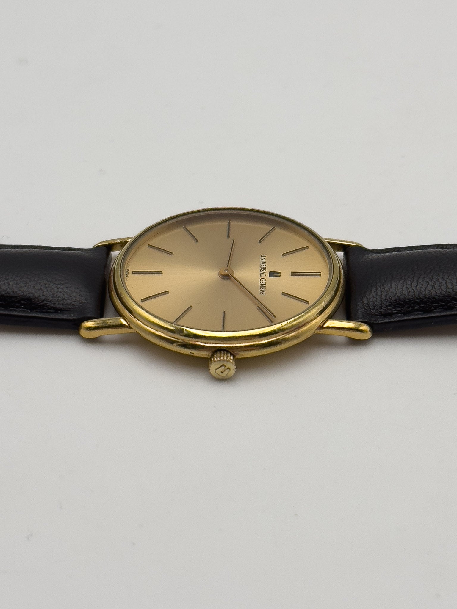 Universal Genève - Plaqué or Circle Ultra Slim Manuel - 1980s - Atelier Victor - Vintage Shop