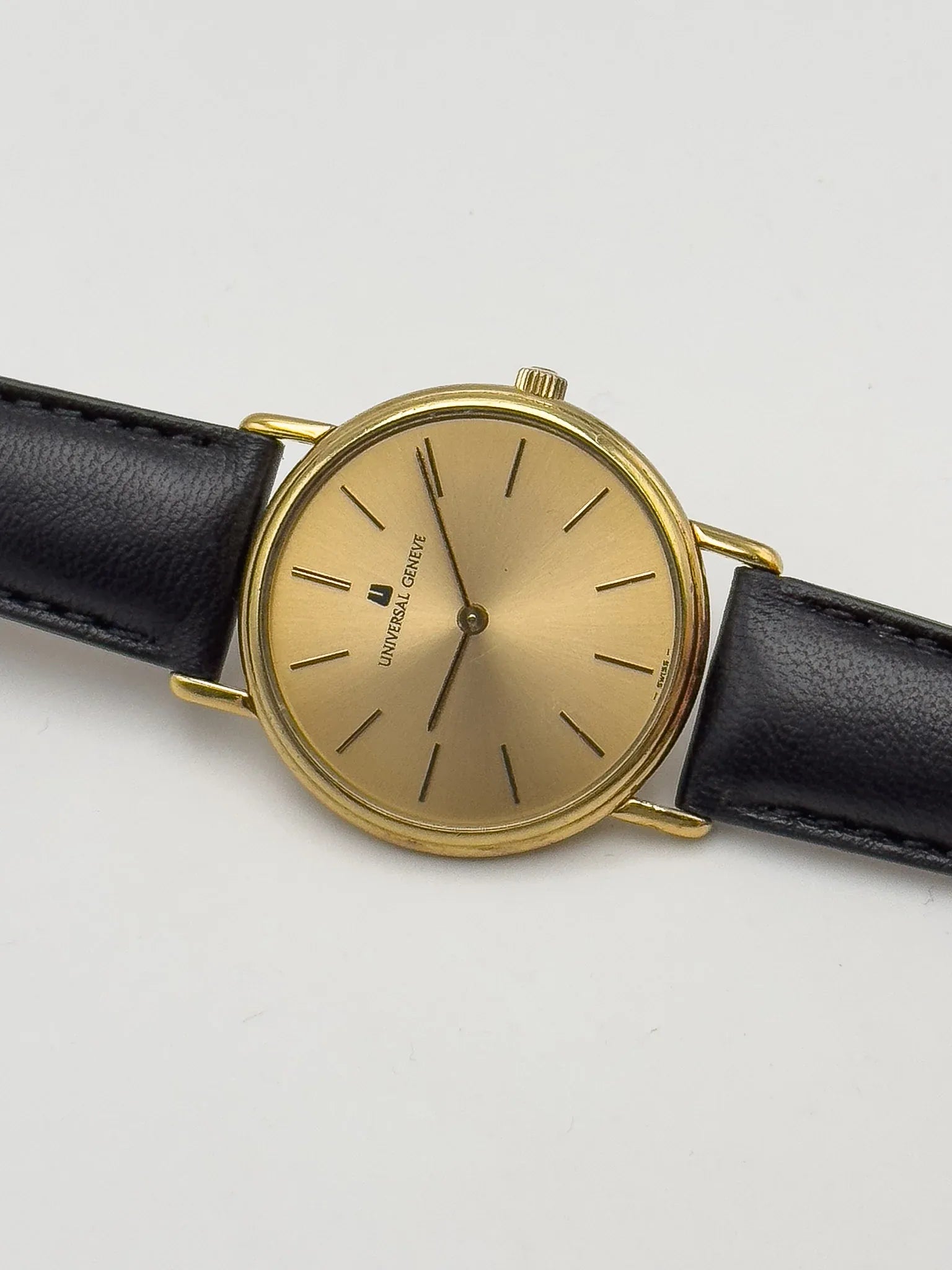 Universal Genève - Plaqué or Circle Ultra Slim Manuel - 1980s - Atelier Victor - Vintage Shop