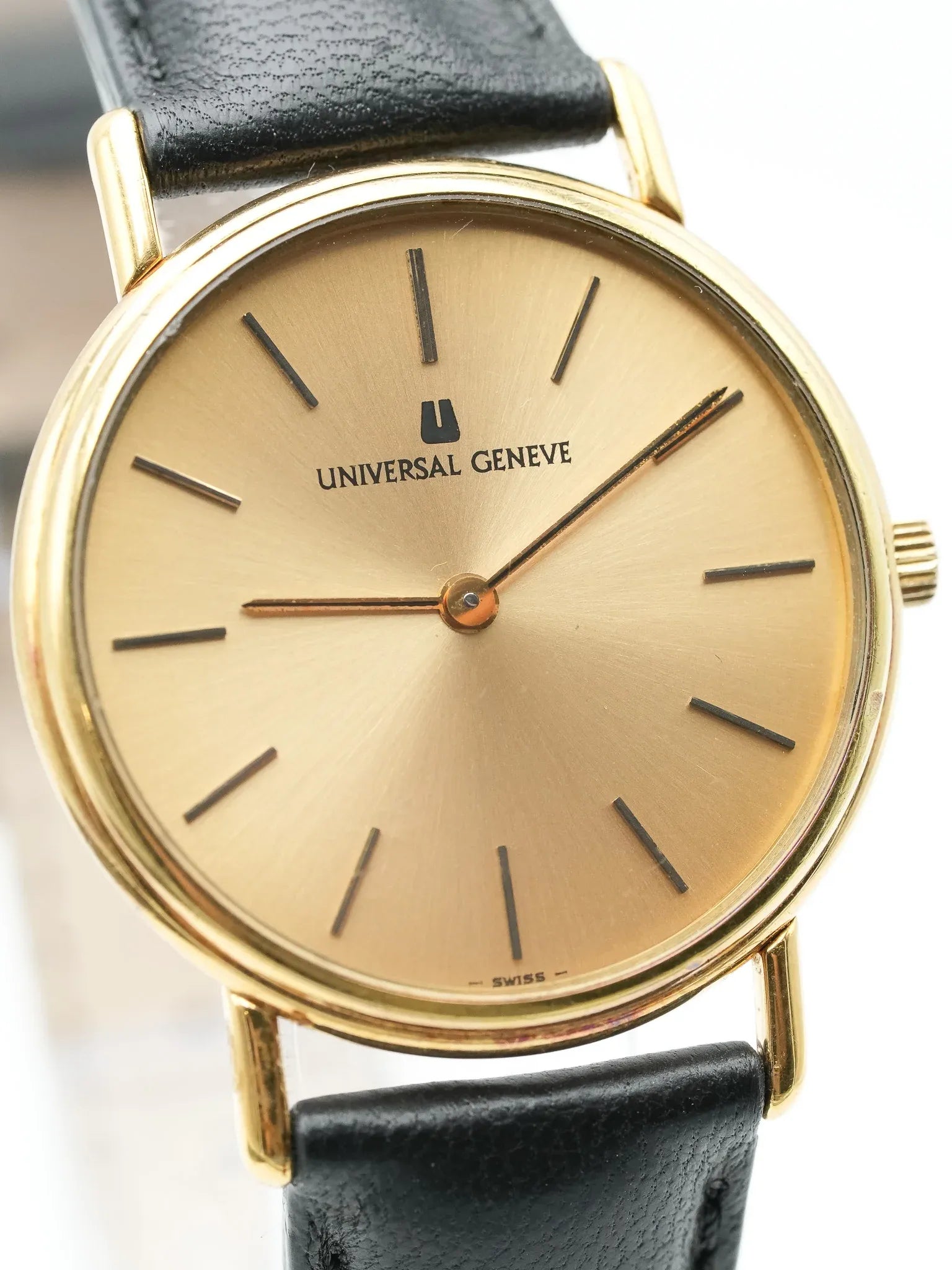 Universal Genève - Plaqué or Circle Ultra Slim Manuel - 1980s - Atelier Victor - Vintage Shop