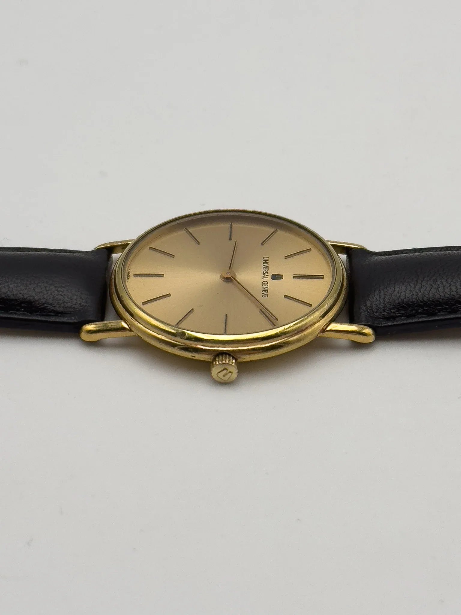 Universal Genève - Plaqué or Circle Ultra Slim Manuel - 1980s - Atelier Victor - Vintage Shop