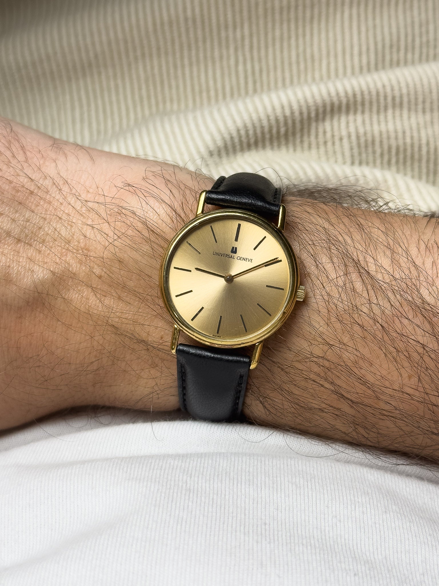 Universal Genève - Plaqué or Circle Ultra Slim Manuel - 1980s - Atelier Victor - Vintage Shop