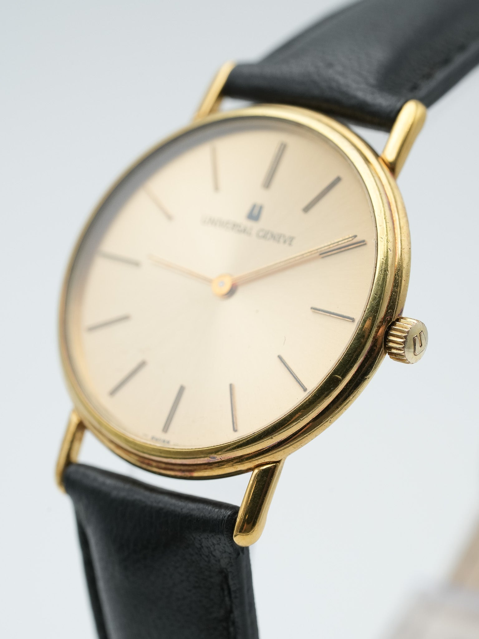 Universal Genève - Plaqué or Circle Ultra Slim Manuel - 1980s - Atelier Victor - Vintage Shop