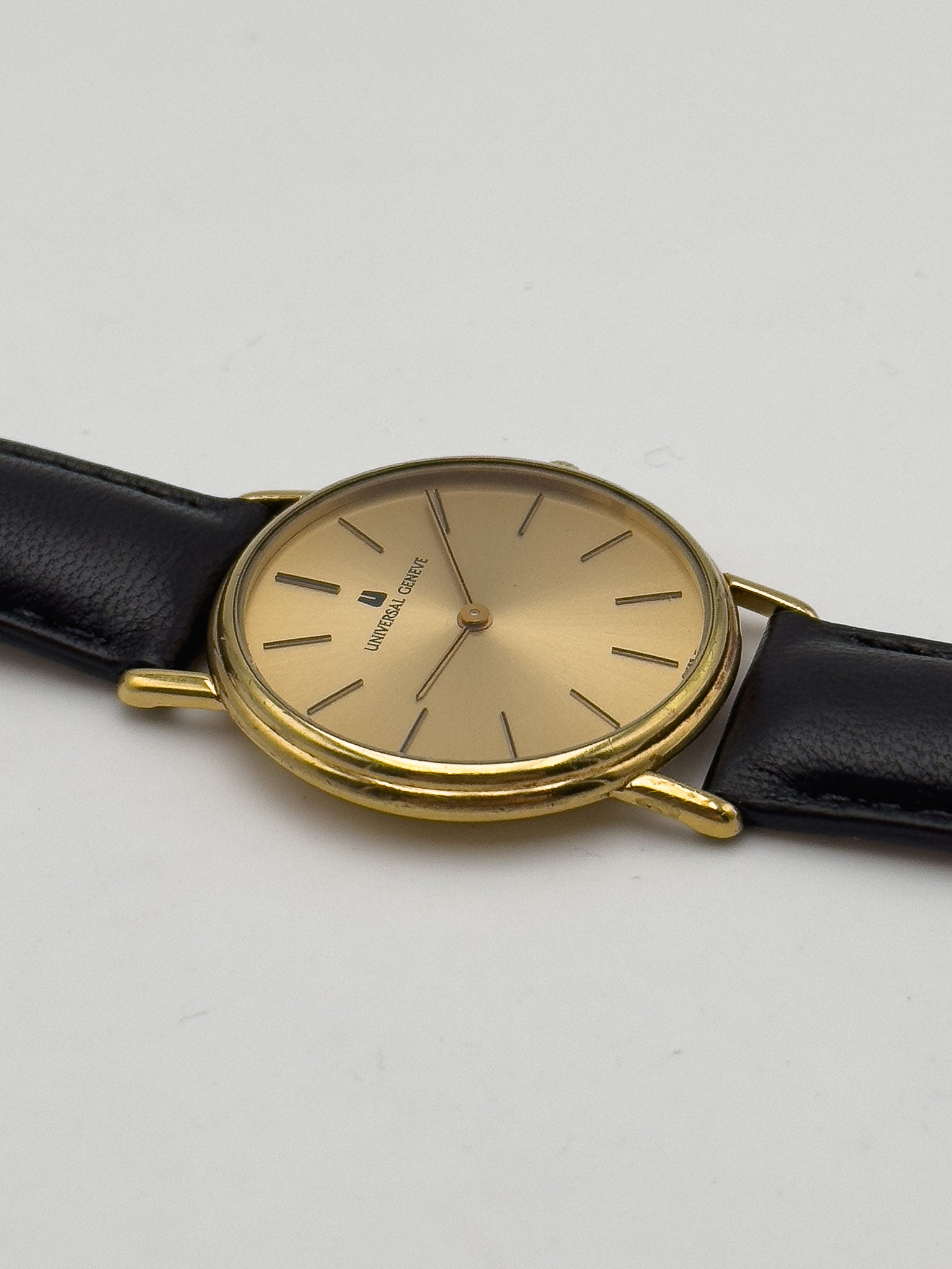 Universal Genève - Plaqué or Circle Ultra Slim Manuel - 1980s - Atelier Victor - Vintage Shop