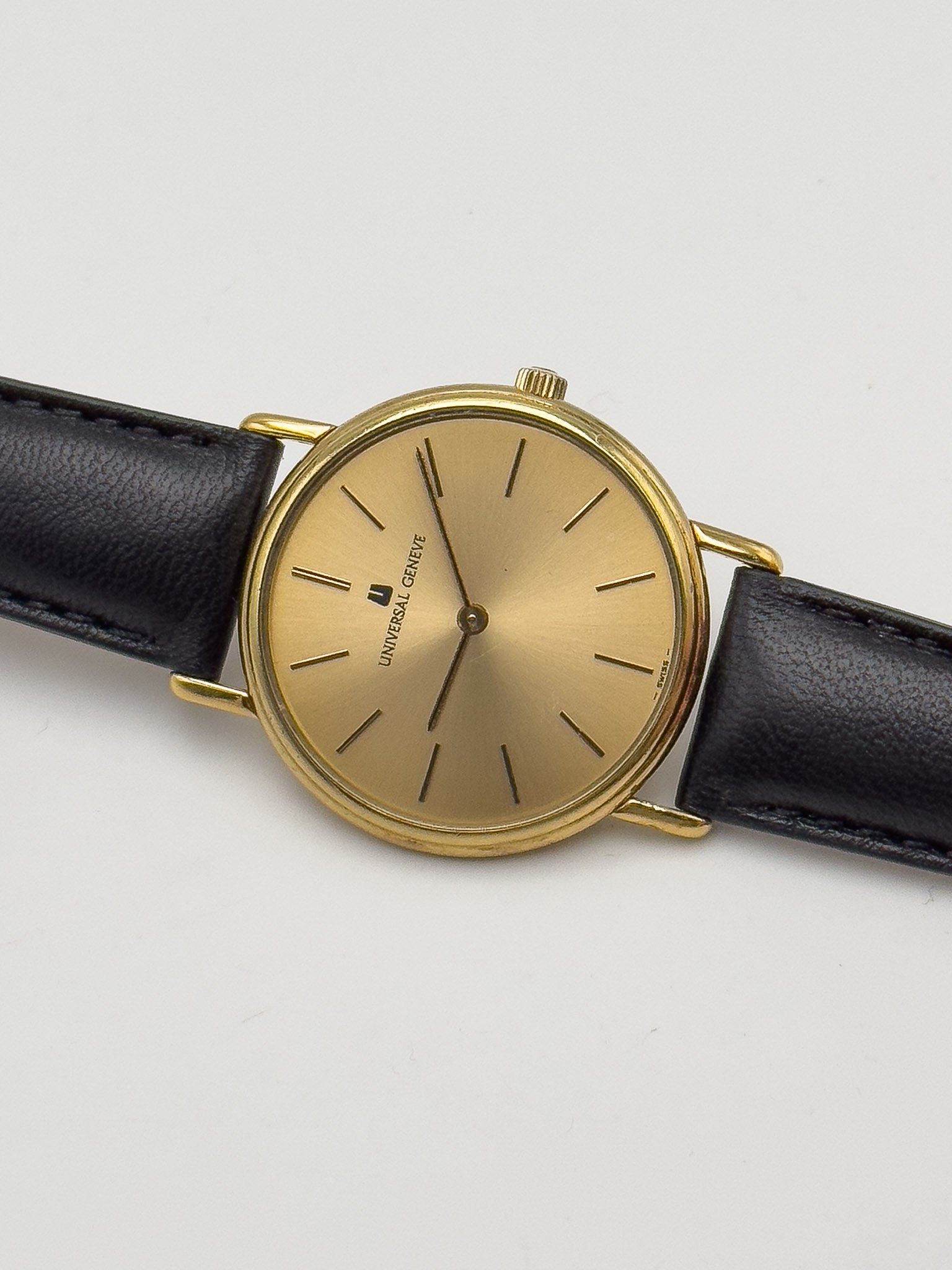 Universal Genève - Plaqué or Circle Ultra Slim Manuel - 1980s - Atelier Victor - Vintage Shop