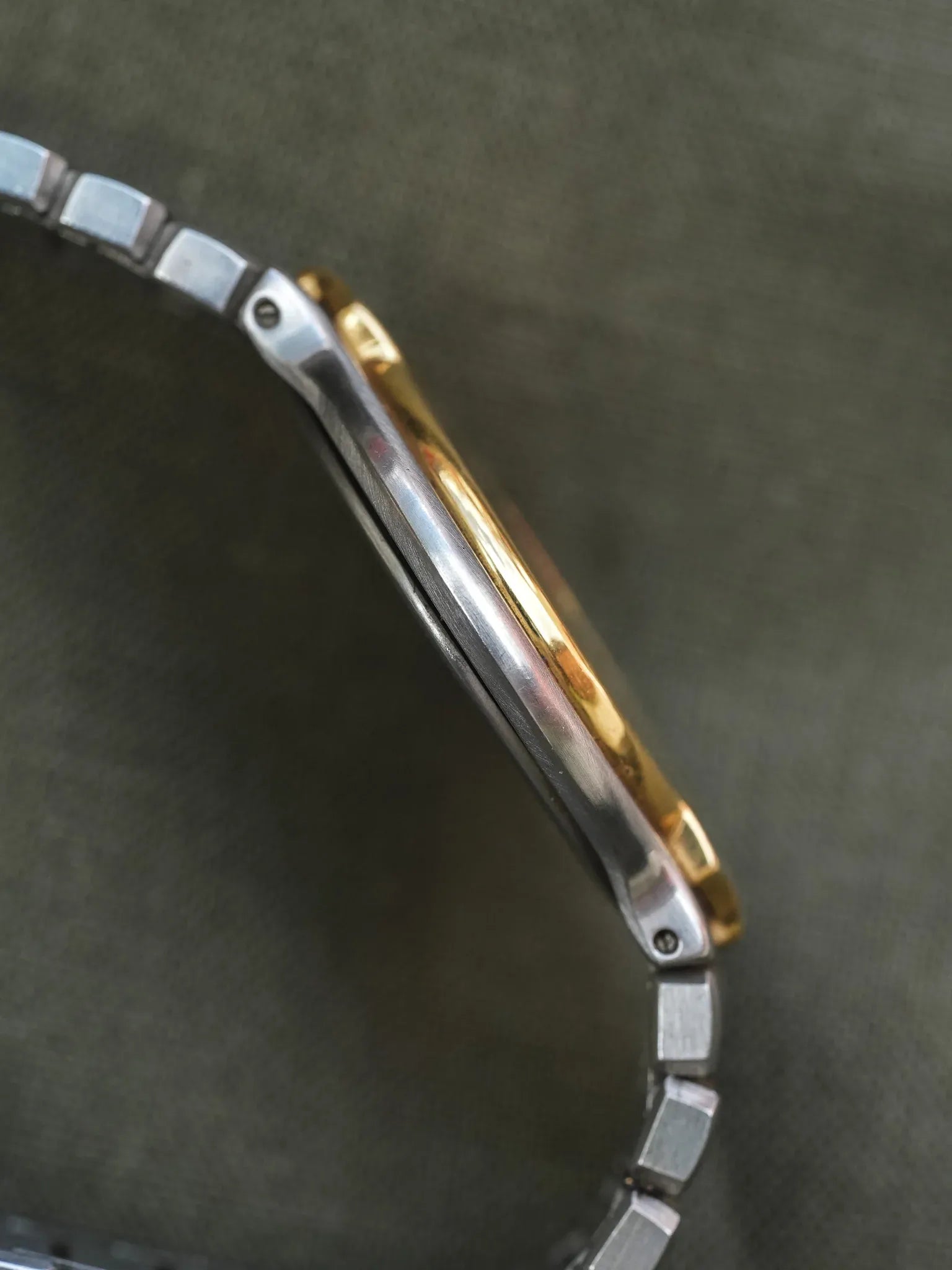 Universal Genève - Polerouter Acier Or Quartz Cadran Blanc - 1980s - Atelier Victor - Vintage Shop