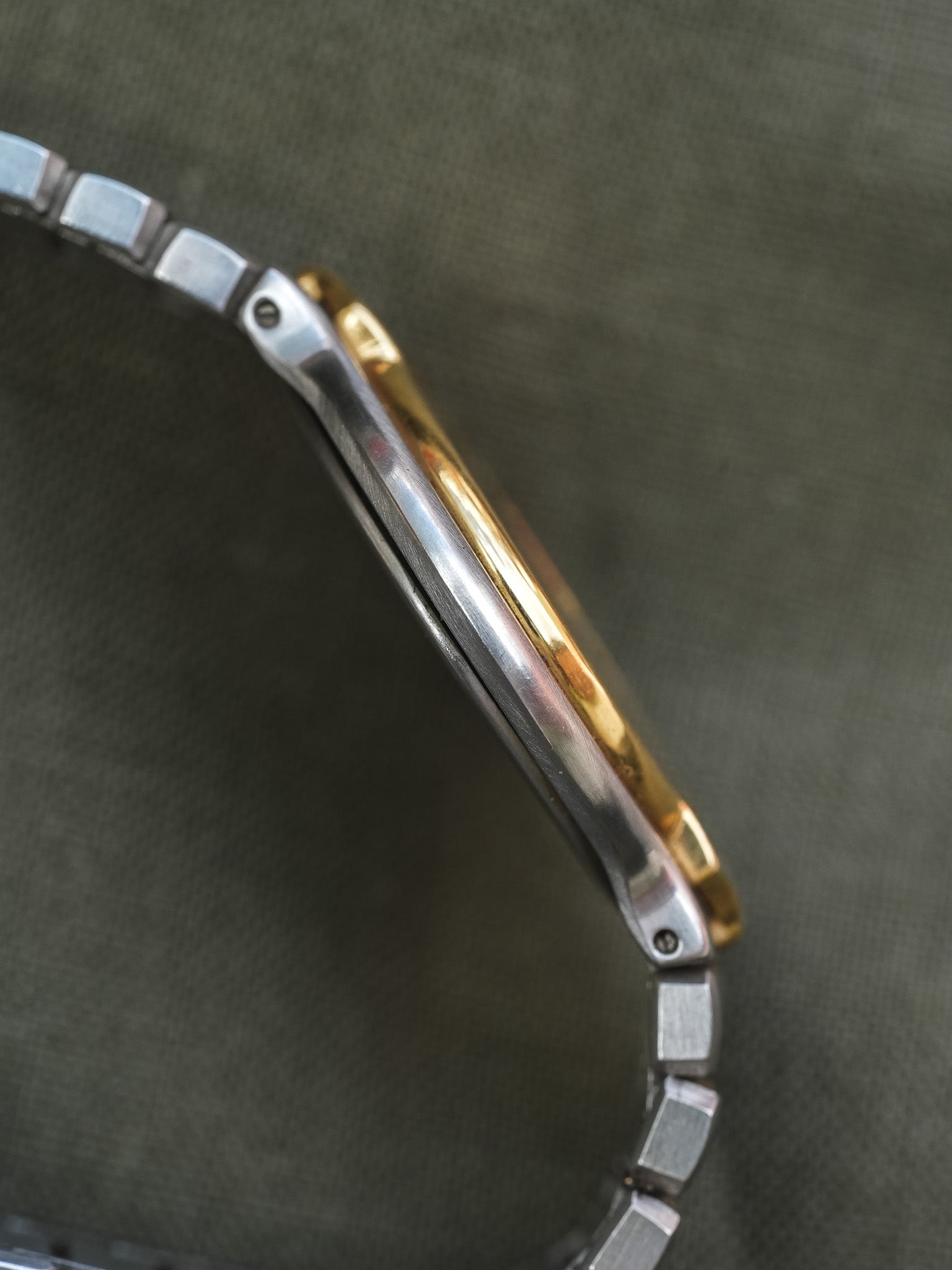 Universal Genève - Polerouter Acier Or Quartz Cadran Blanc - 1980s - Atelier Victor - Vintage Shop