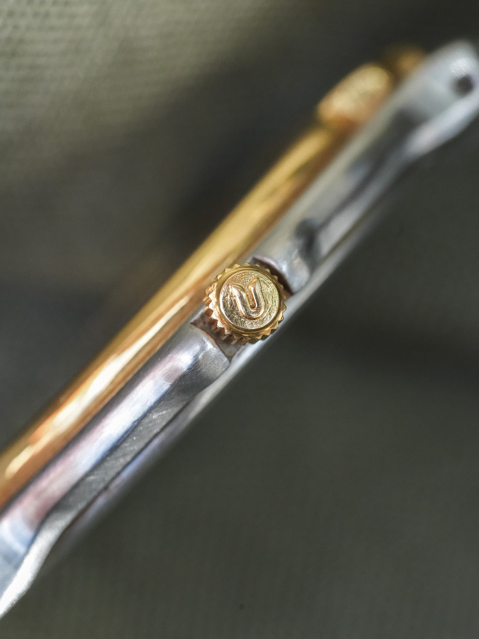 Universal Genève - Polerouter Acier Or Quartz Cadran Blanc - 1980s - Atelier Victor - Vintage Shop