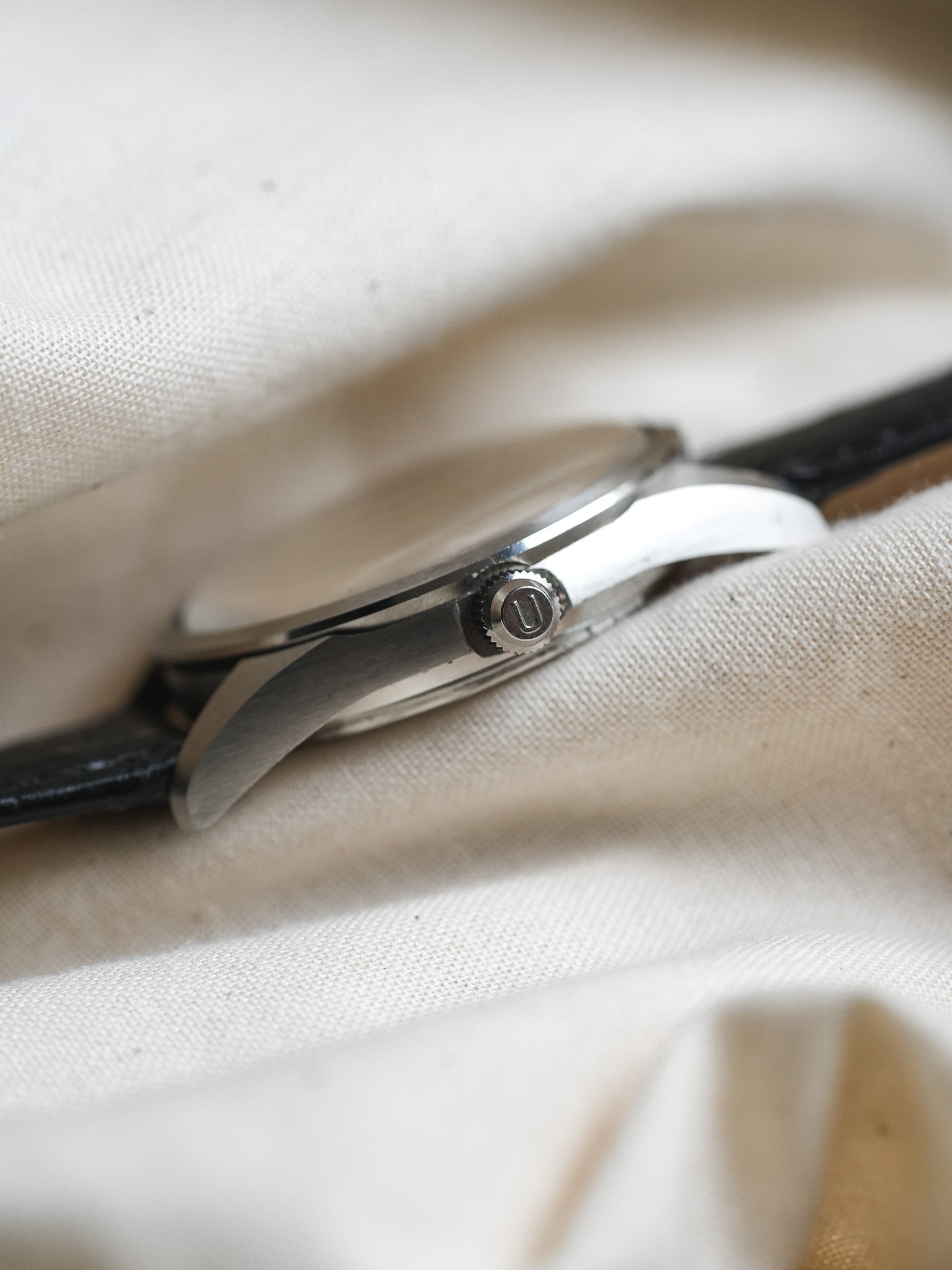 Universal Genève - Polerouter Date Big Crown Micro-rotor - 1960s - Atelier Victor - Vintage Shop