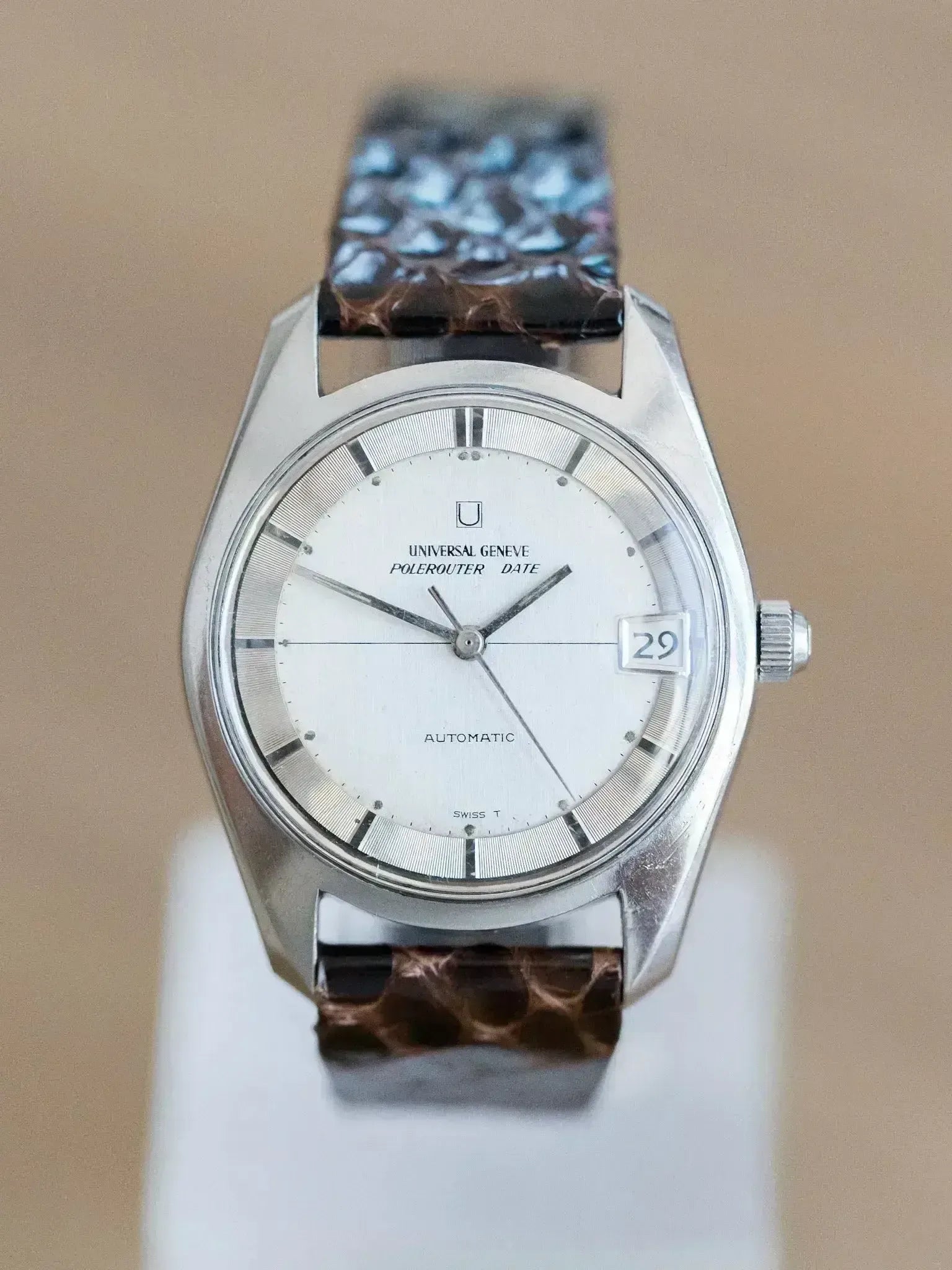 Universal Genève - Polerouter Date Micro-Rotor Big Crown - 1965 - Atelier Victor