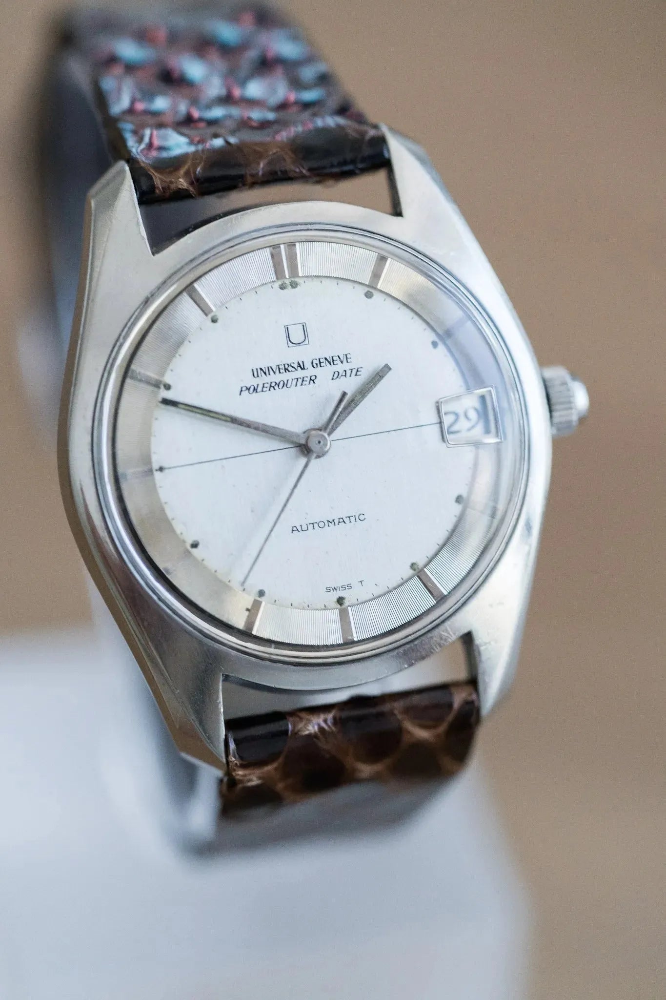 Universal Genève - Polerouter Date Micro-Rotor Big Crown - 1965 - Atelier Victor - Vintage Shop
