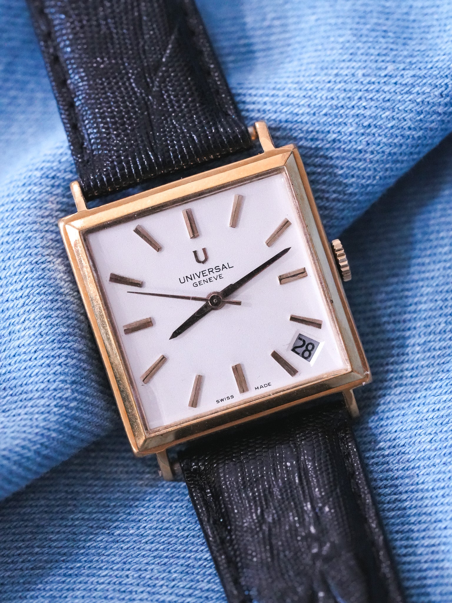 Universal Genève - Tank Carrée Date 5h Plaqué or - 1960s - Atelier Victor - Vintage Shop
