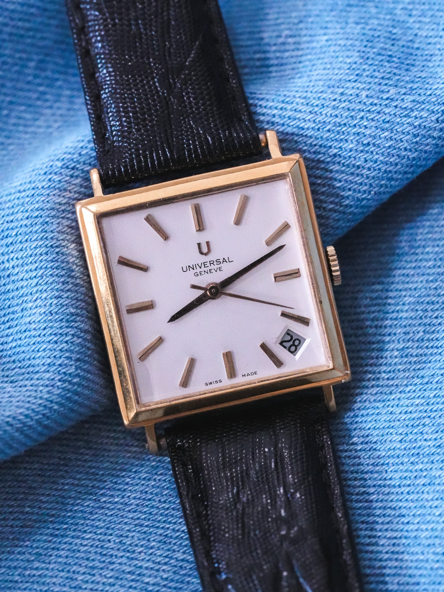 Universal Genève - Tank Carrée Date 5h Plaqué or - 1960s - Atelier Victor - Vintage Shop