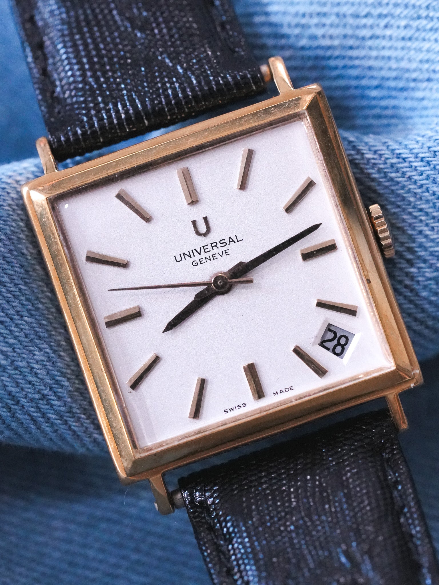 Universal Genève - Tank Carrée Date 5h Plaqué or - 1960s - Atelier Victor - Vintage Shop