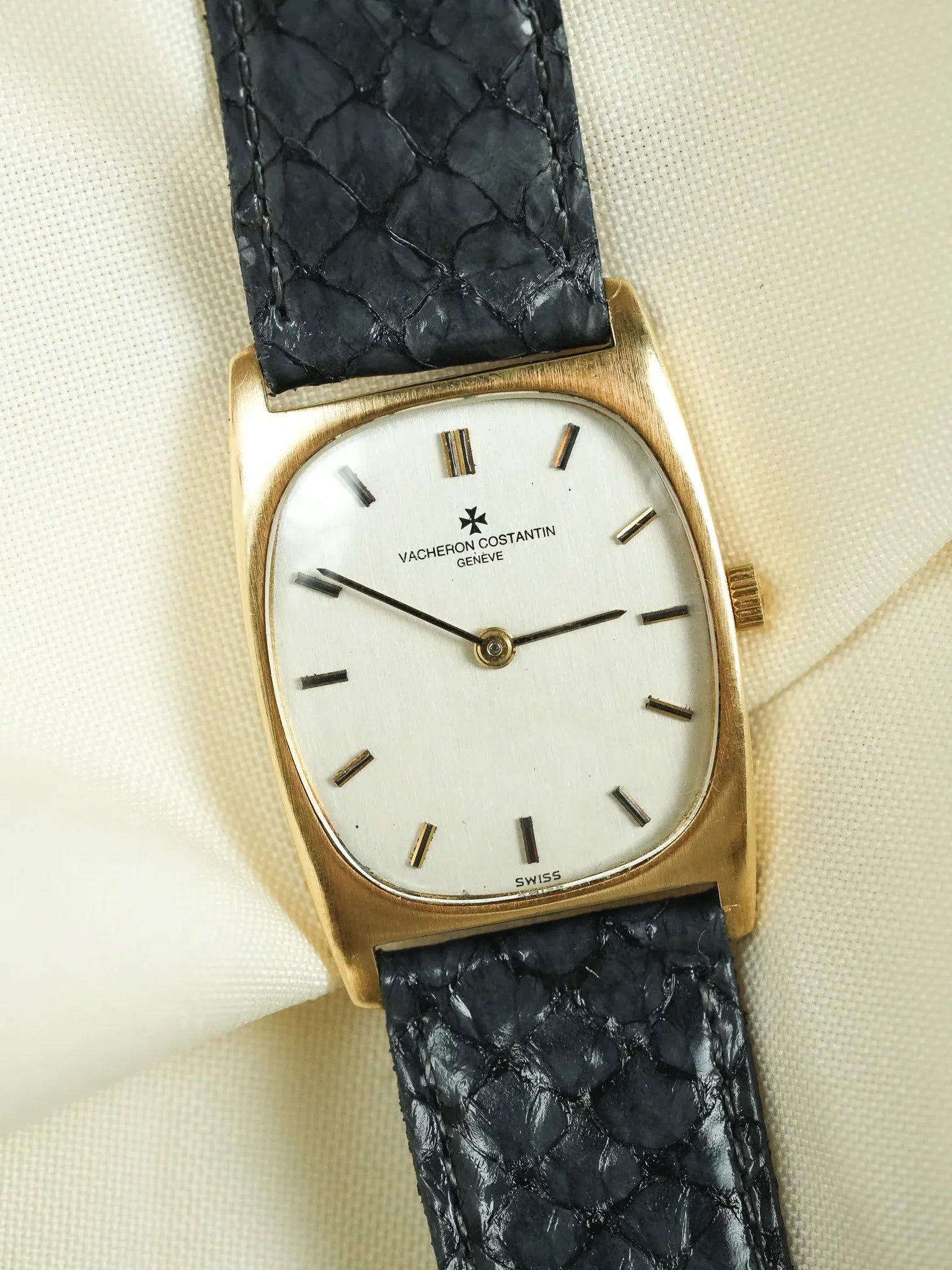 Vacheron Constantin - Tonneau 7813 Or Jaune 18k Index Onyx - 1970s - Atelier Victor - Vintage Shop