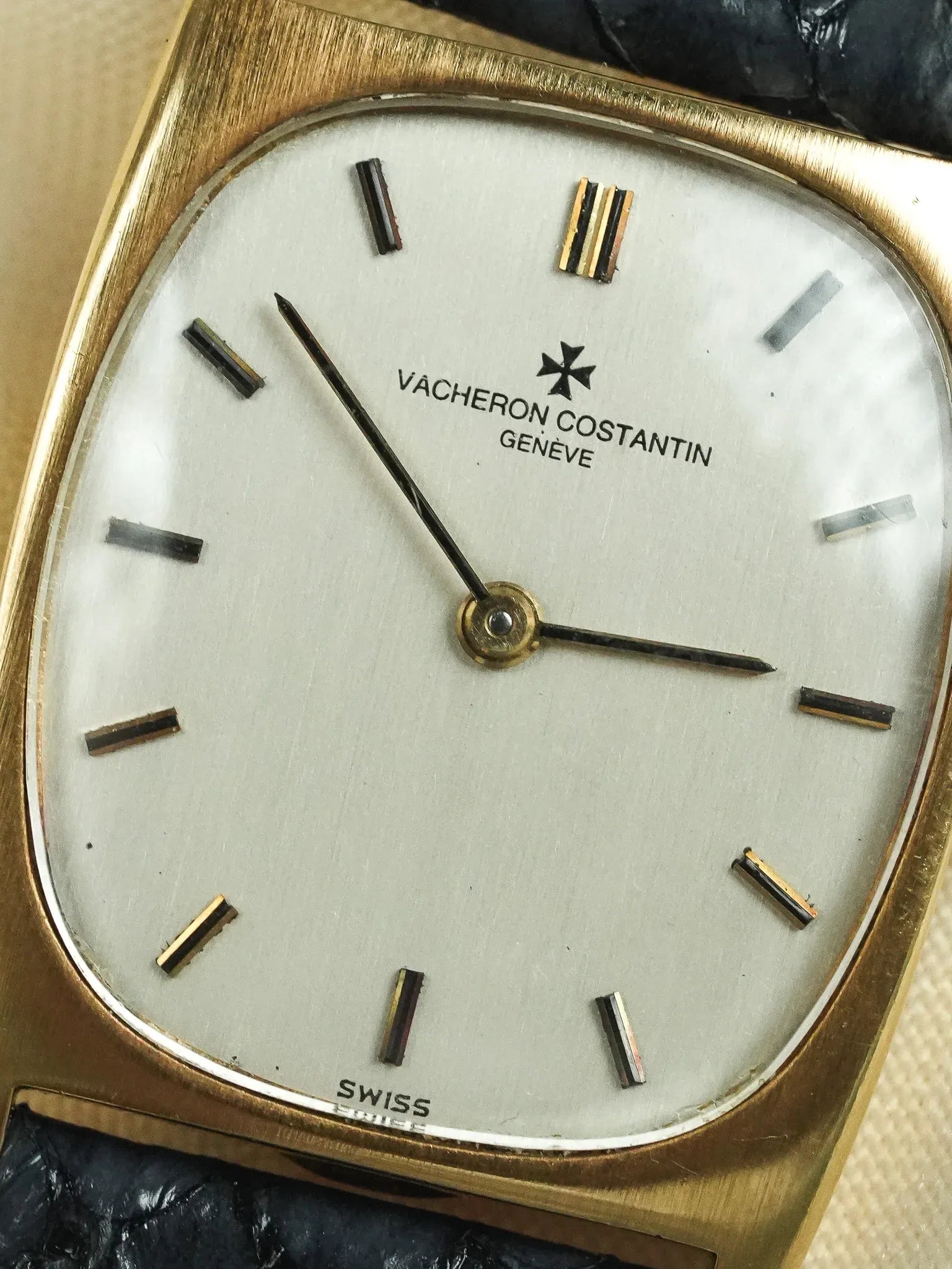 Vacheron Constantin - Tonneau 7813 Or Jaune 18k Index Onyx - 1970s - Atelier Victor - Vintage Shop