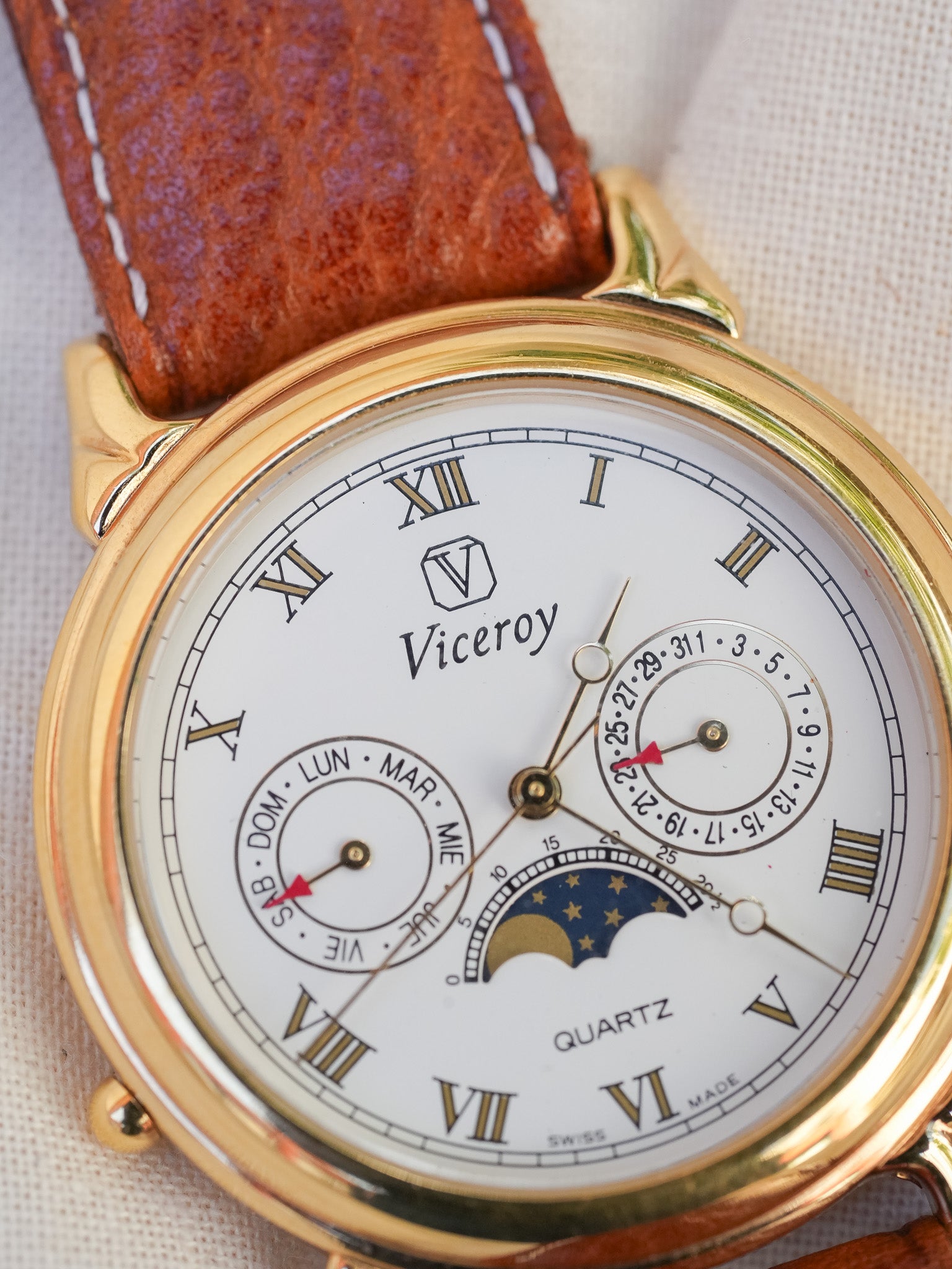 Viceroy - Triple Calendar Phase de lune Plaqué or - 1990s - Atelier Victor - Vintage Shop