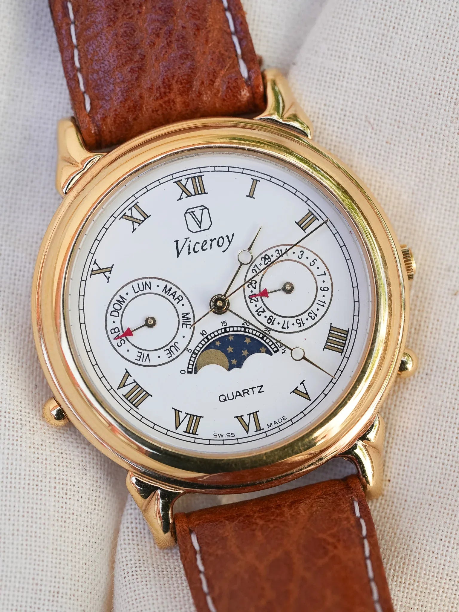 Viceroy - Triple Calendar Phase de lune Plaqué or - 1990s - Atelier Victor - Vintage Shop