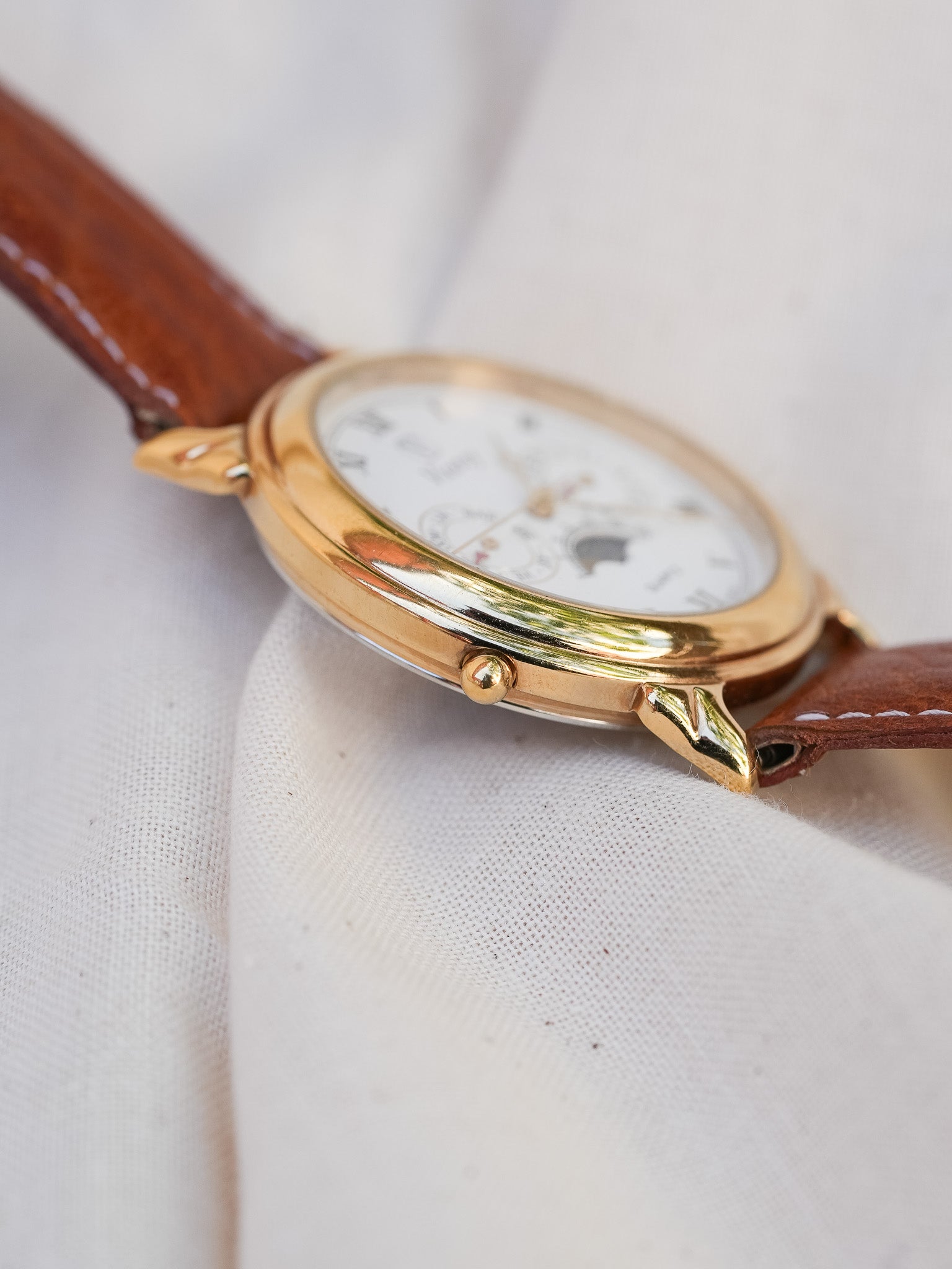 Viceroy - Triple Calendar Phase de lune Plaqué or - 1990s - Atelier Victor - Vintage Shop