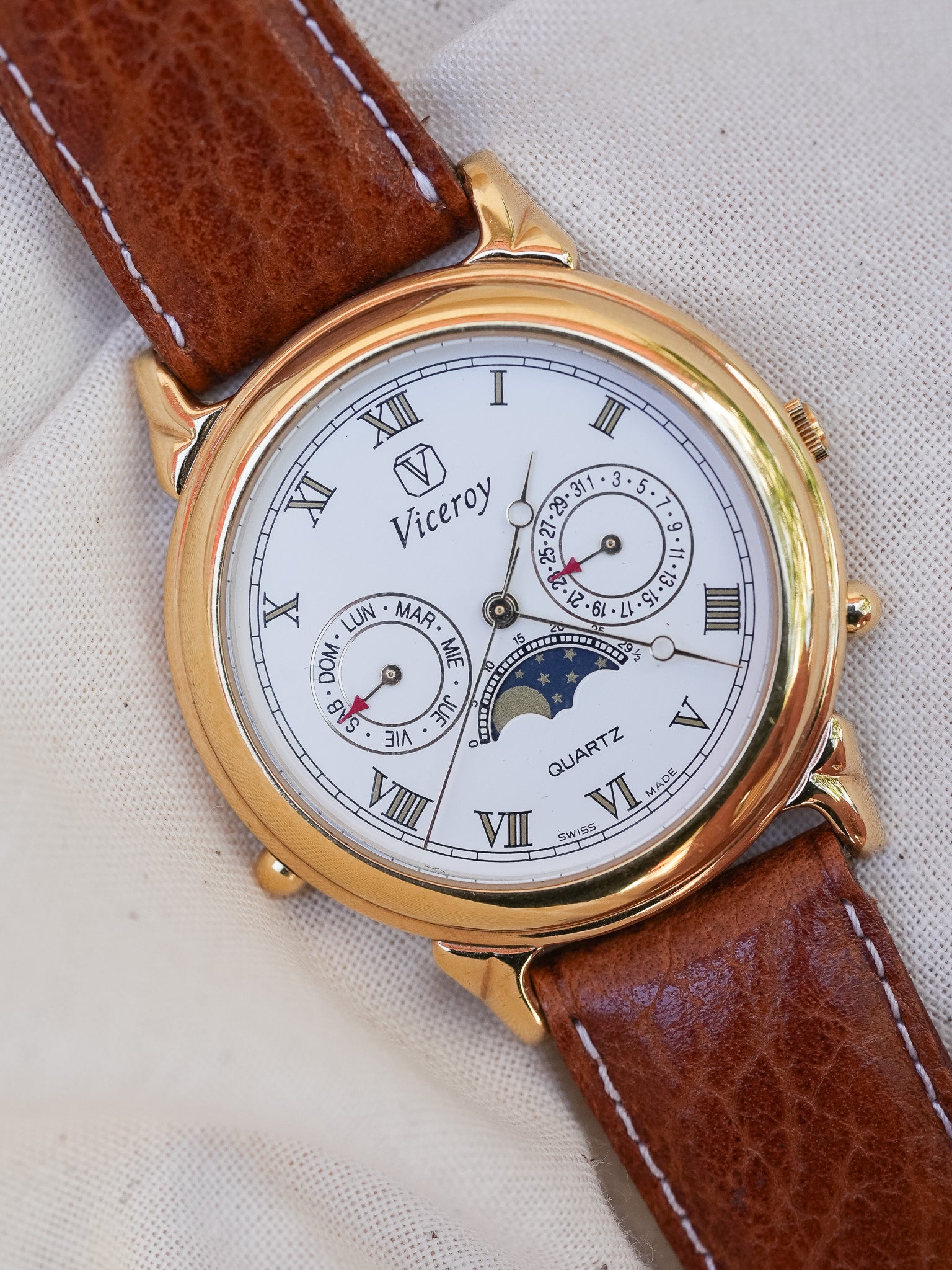 Viceroy - Triple Calendar Phase de lune Plaqué or - 1990s - Atelier Victor - Vintage Shop