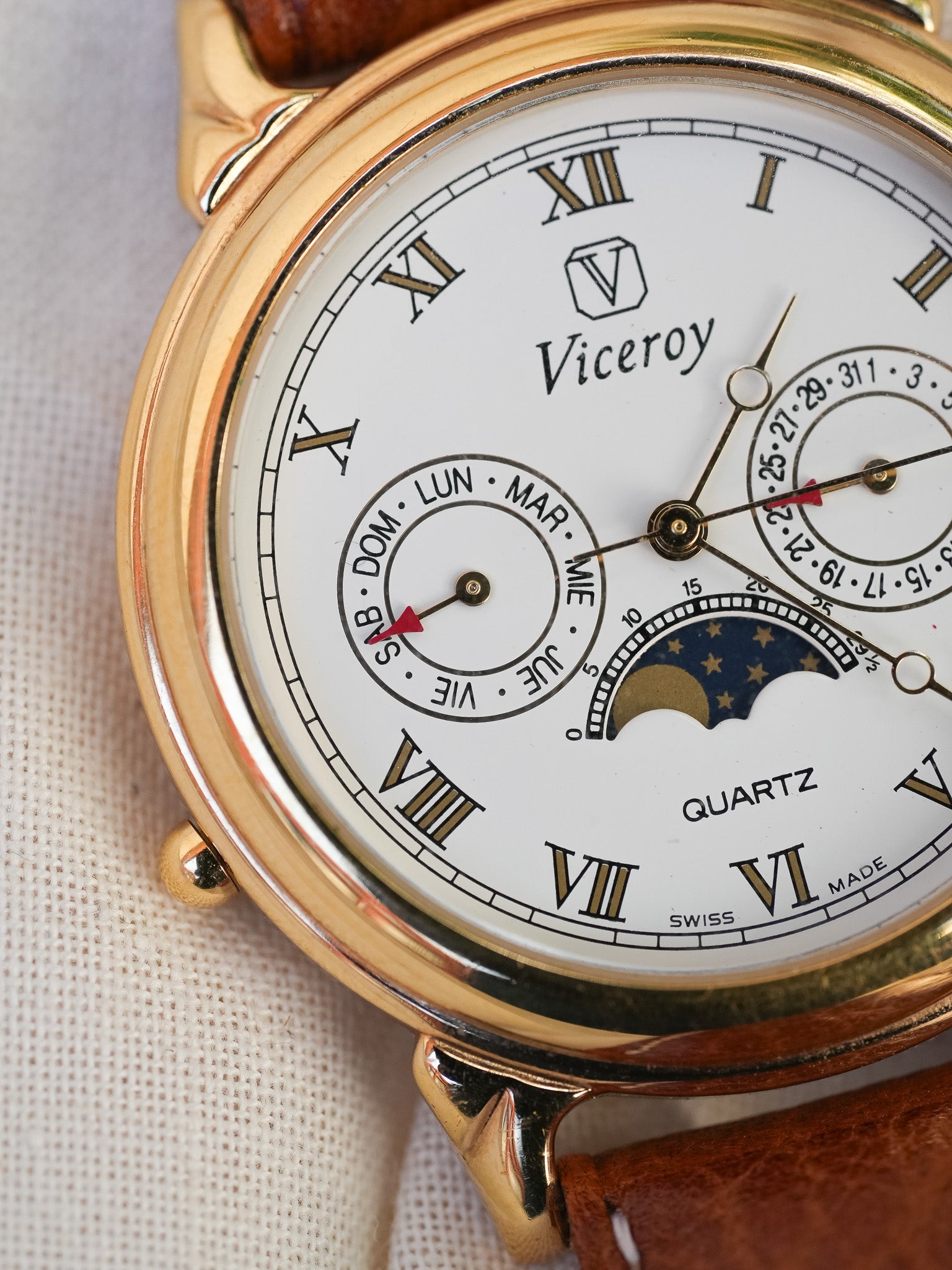 Viceroy - Triple Calendar Phase de lune Plaqué or - 1990s - Atelier Victor - Vintage Shop