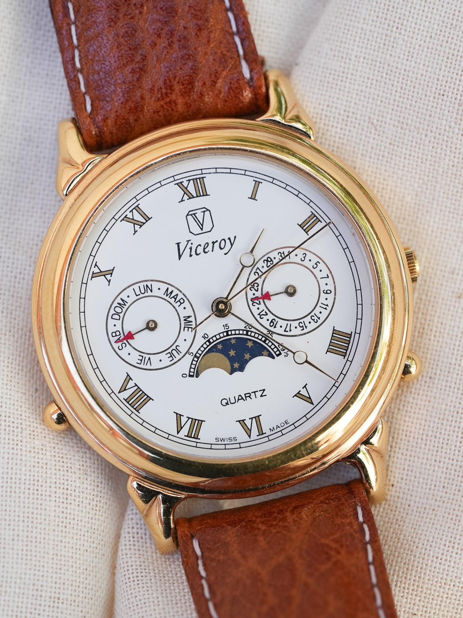Viceroy - Triple Calendar Phase de lune Plaqué or - 1990s - Atelier Victor - Vintage Shop