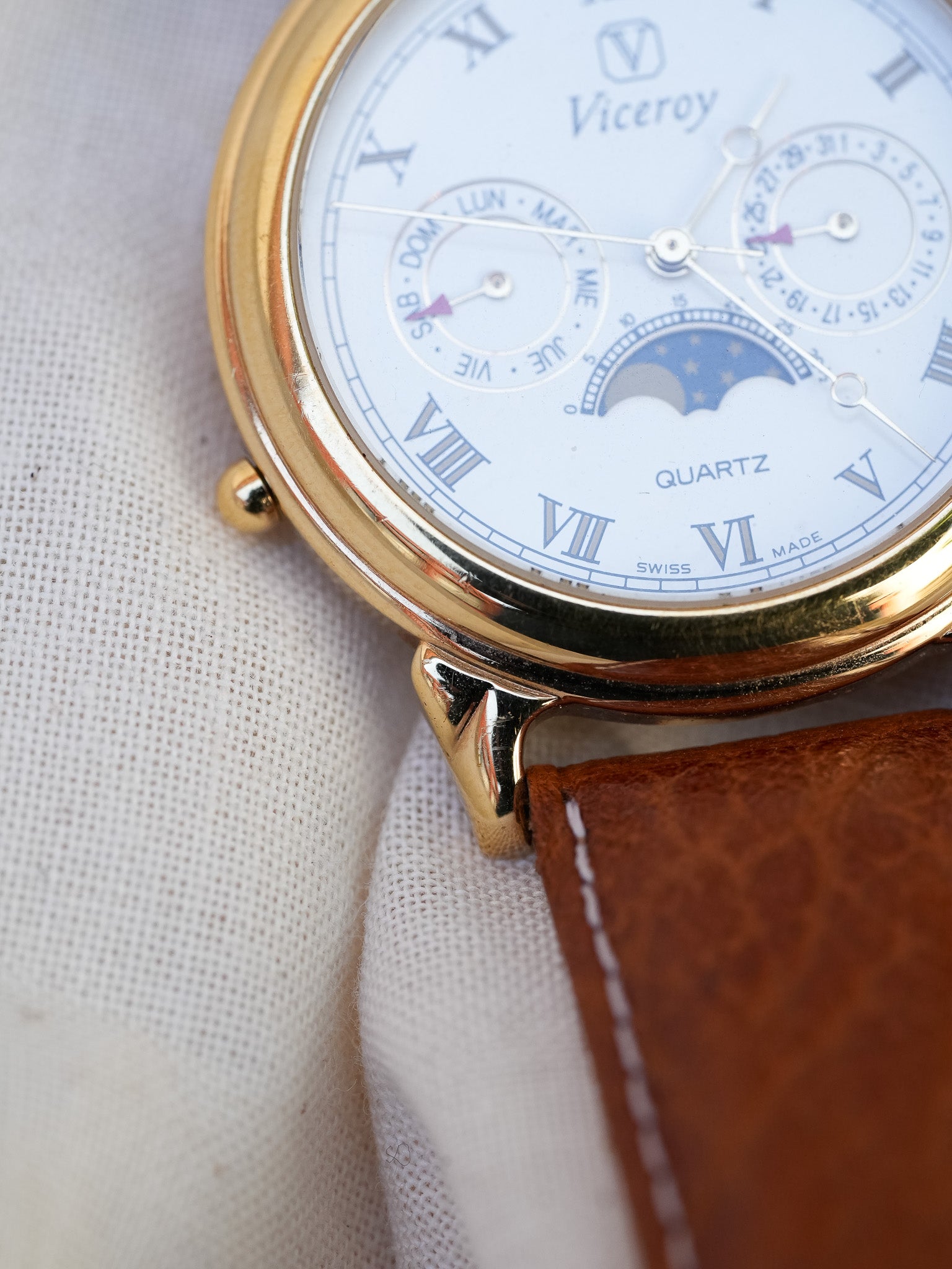 Viceroy - Triple Calendar Phase de lune Plaqué or - 1990s - Atelier Victor - Vintage Shop