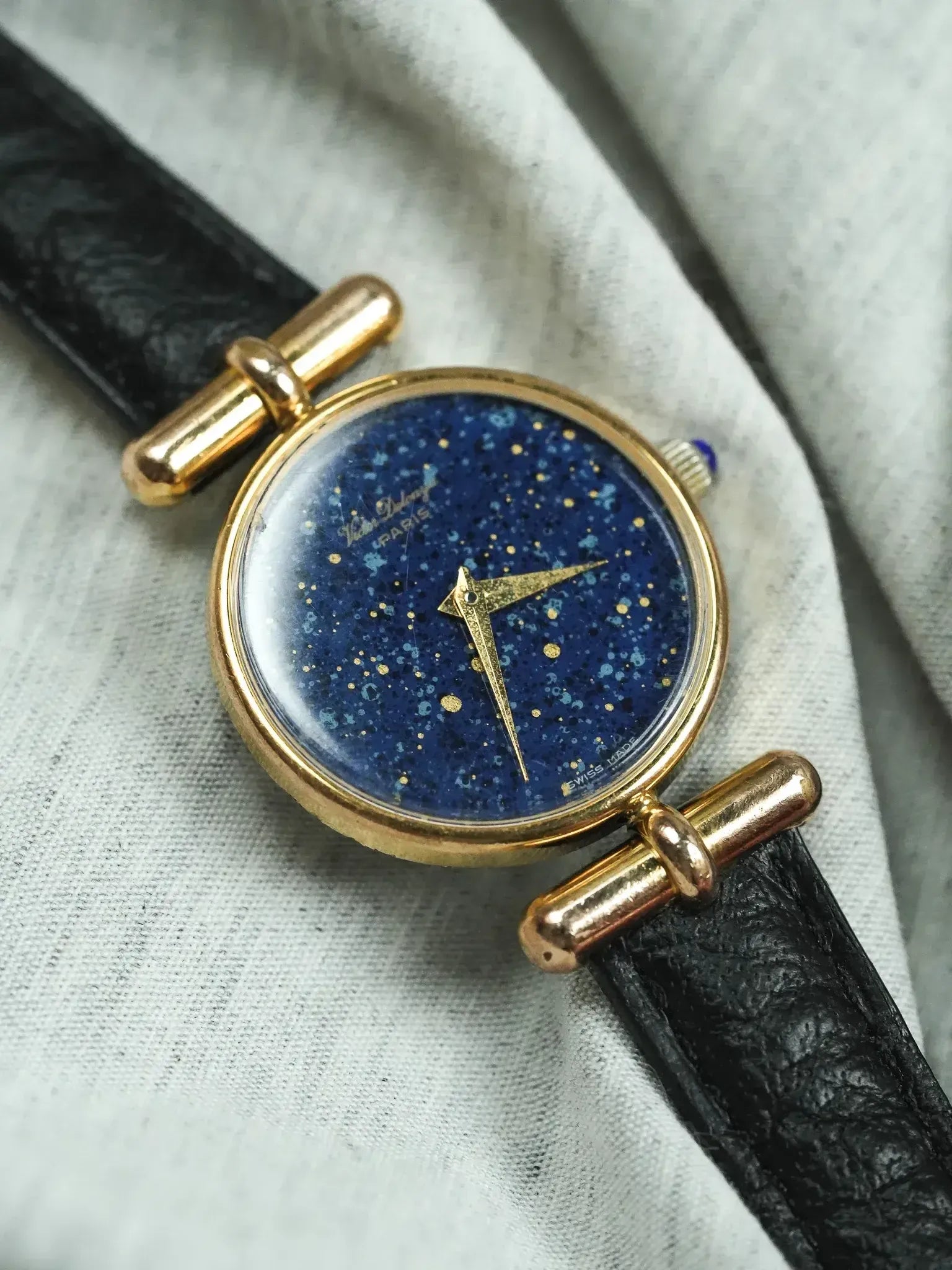 Victor Delouya - Ronde Or Cornes Asymétriques Cadran effet lapis lazuli - 1990s - Atelier Victor