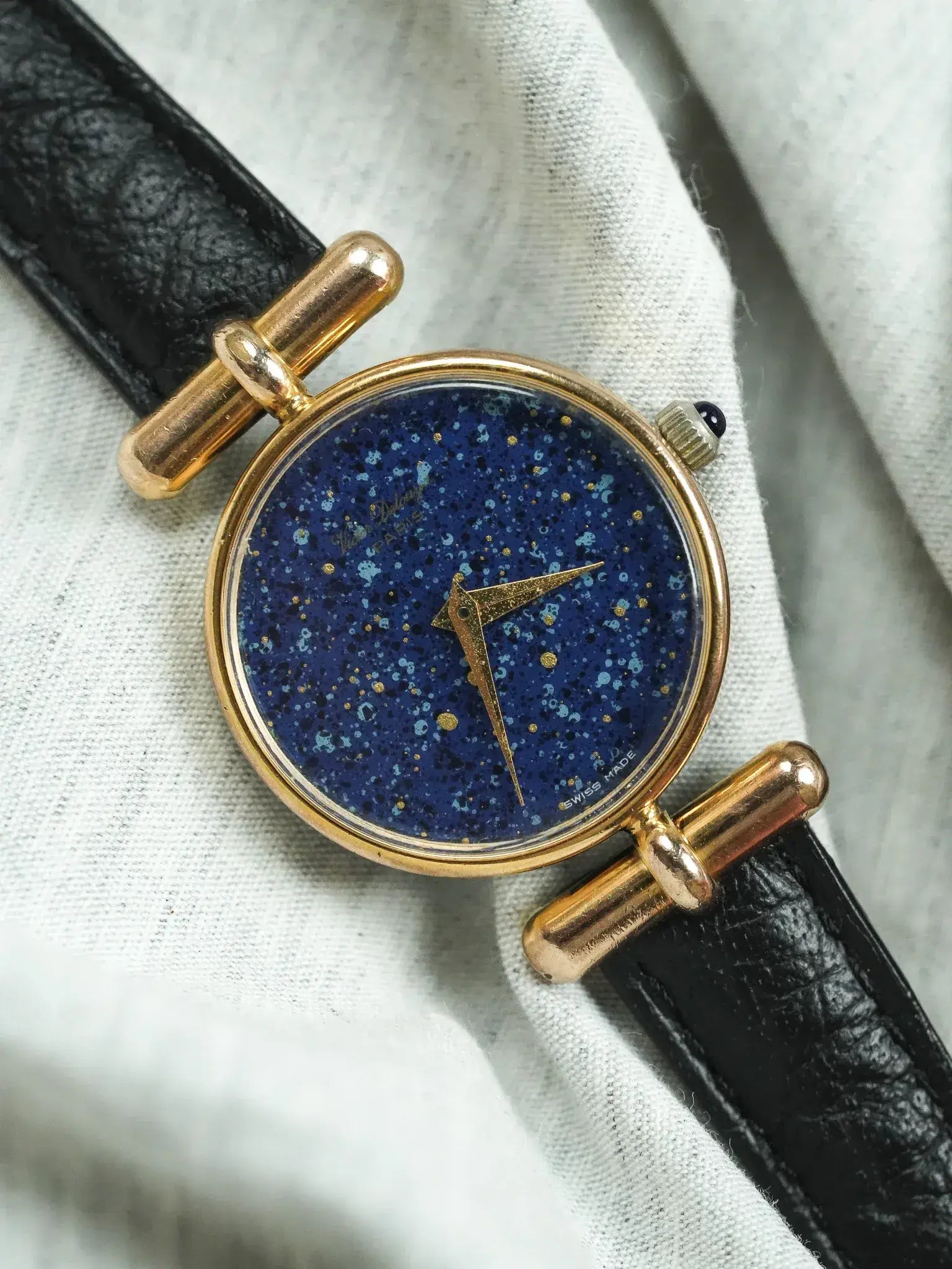 Victor Delouya - Ronde Or Cornes Asymétriques Cadran effet lapis lazuli - 1990s - Atelier Victor