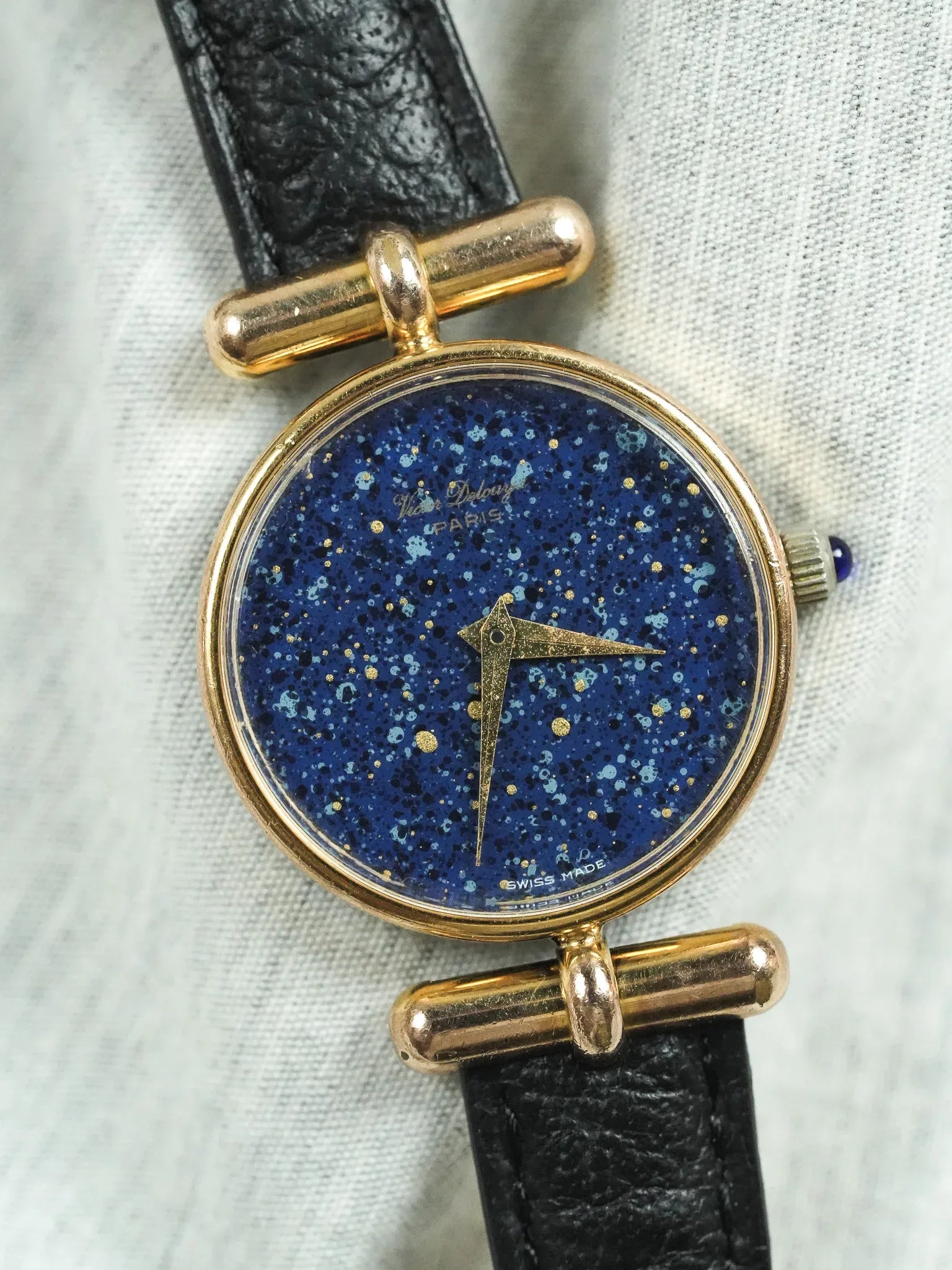 Victor Delouya - Ronde Or Cornes Asymétriques Cadran effet lapis lazuli - 1990s - Atelier Victor - Vintage Shop