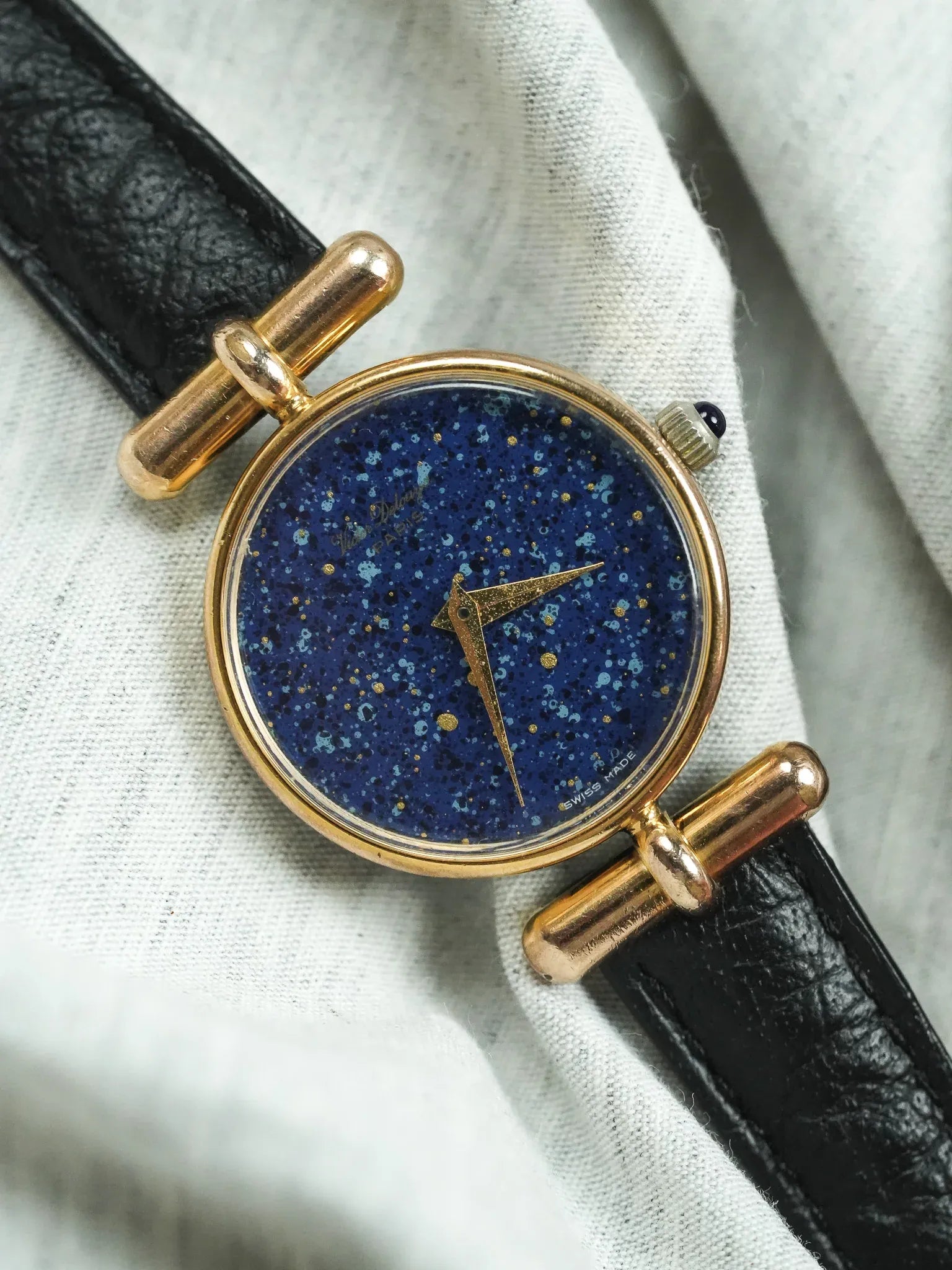 Victor Delouya - Ronde Or Cornes Asymétriques Cadran effet lapis lazuli - 1990s - Atelier Victor - Vintage Shop