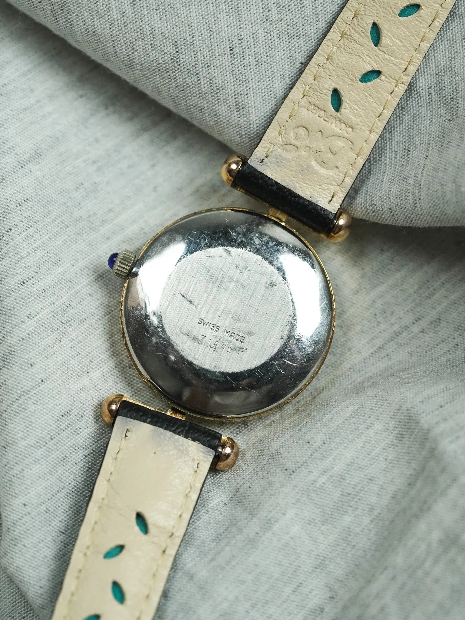 Victor Delouya - Ronde Or Cornes Asymétriques Cadran effet lapis lazuli - 1990s - Atelier Victor - Vintage Shop