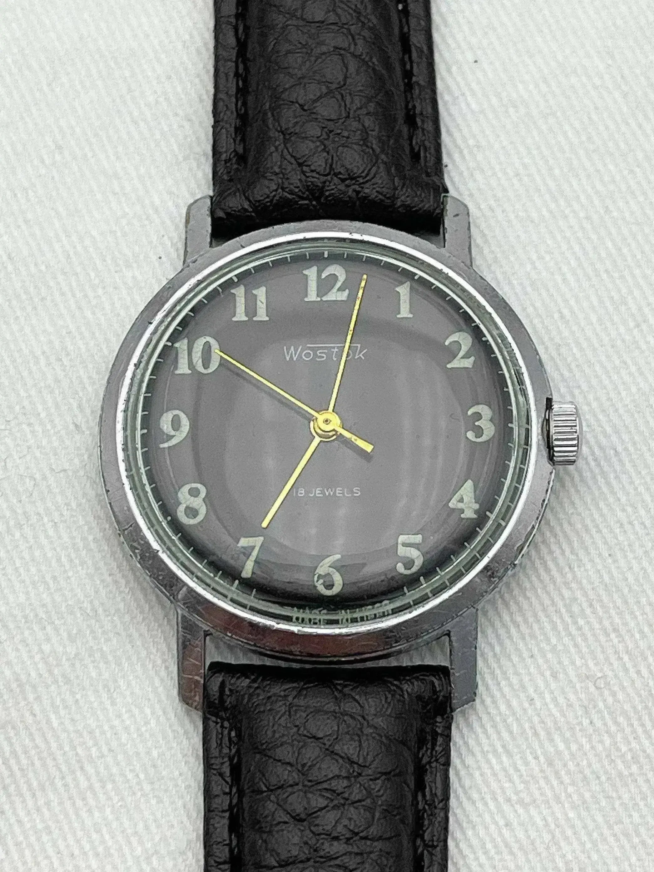 Vostok - Acier Noir chiffres arabes - 1960s - Atelier Victor