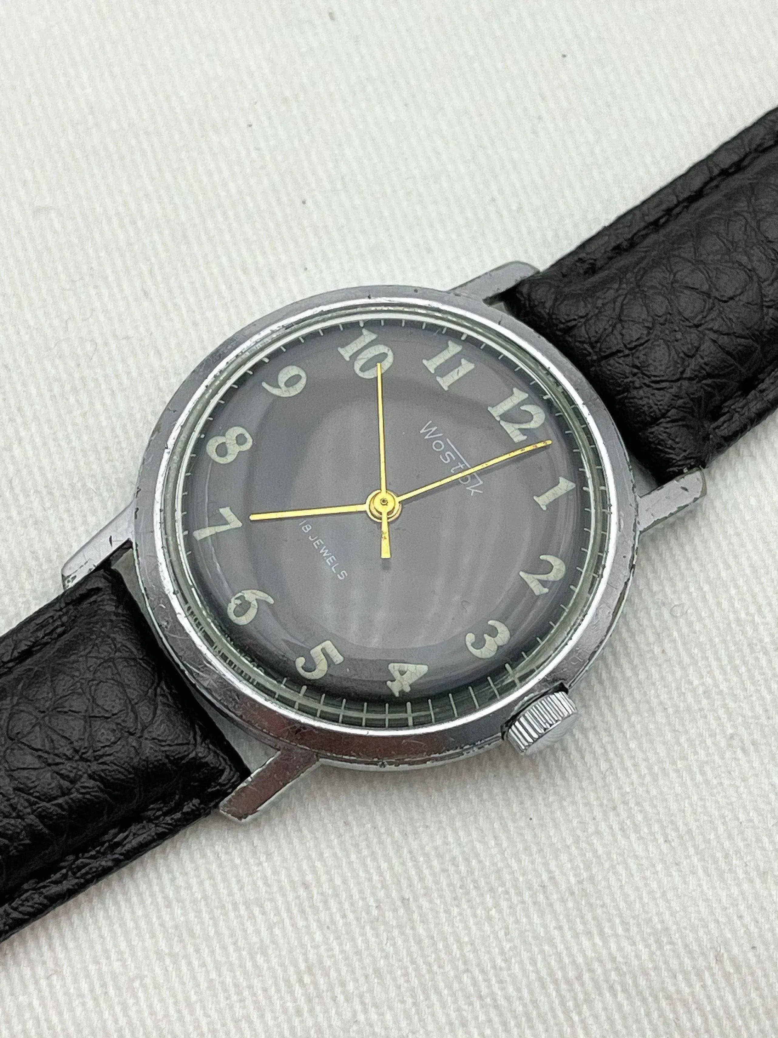 Vostok - Acier Noir chiffres arabes - 1960s - Atelier Victor