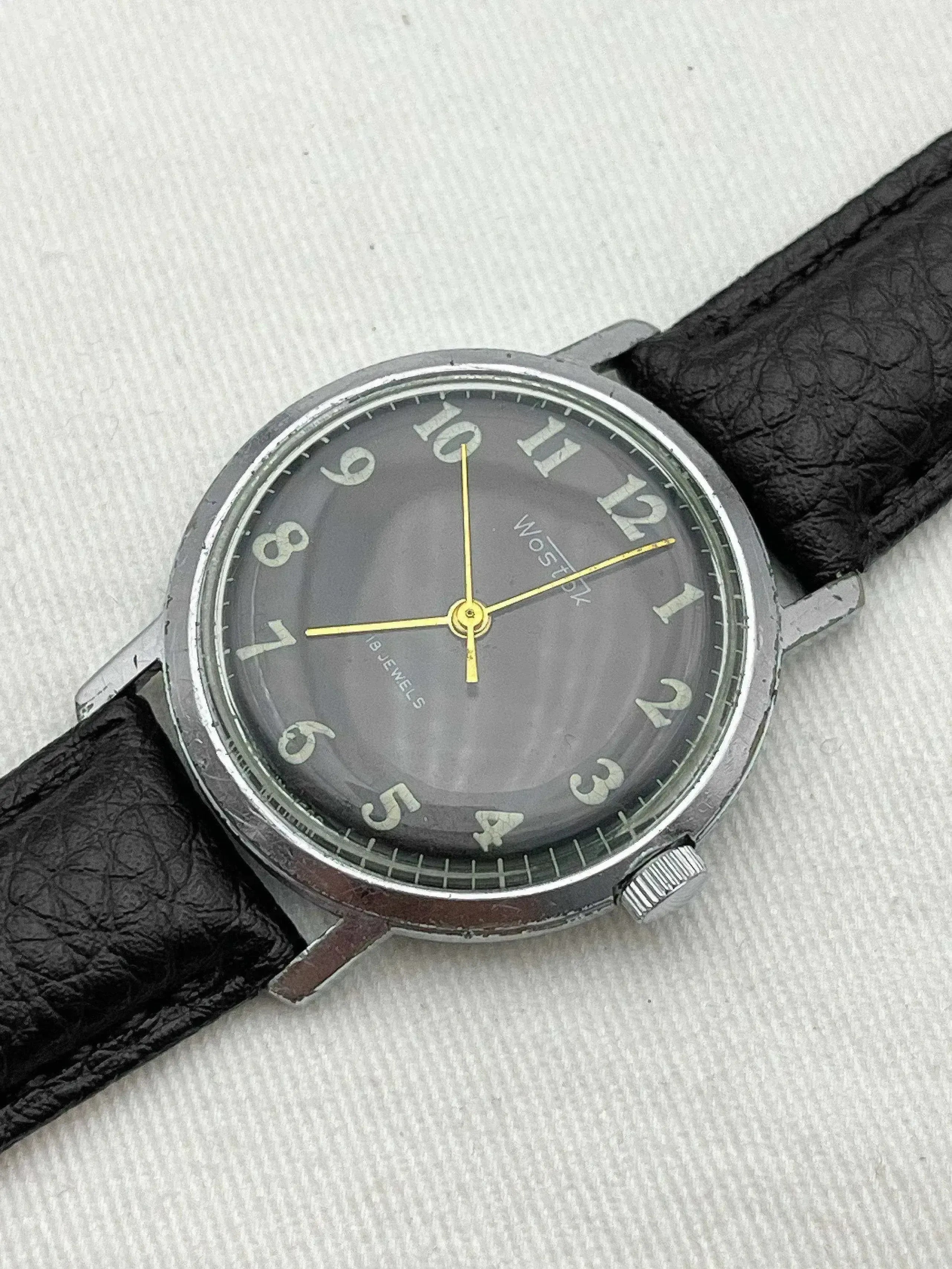 Vostok - Acier Noir chiffres arabes - 1960s - Atelier Victor