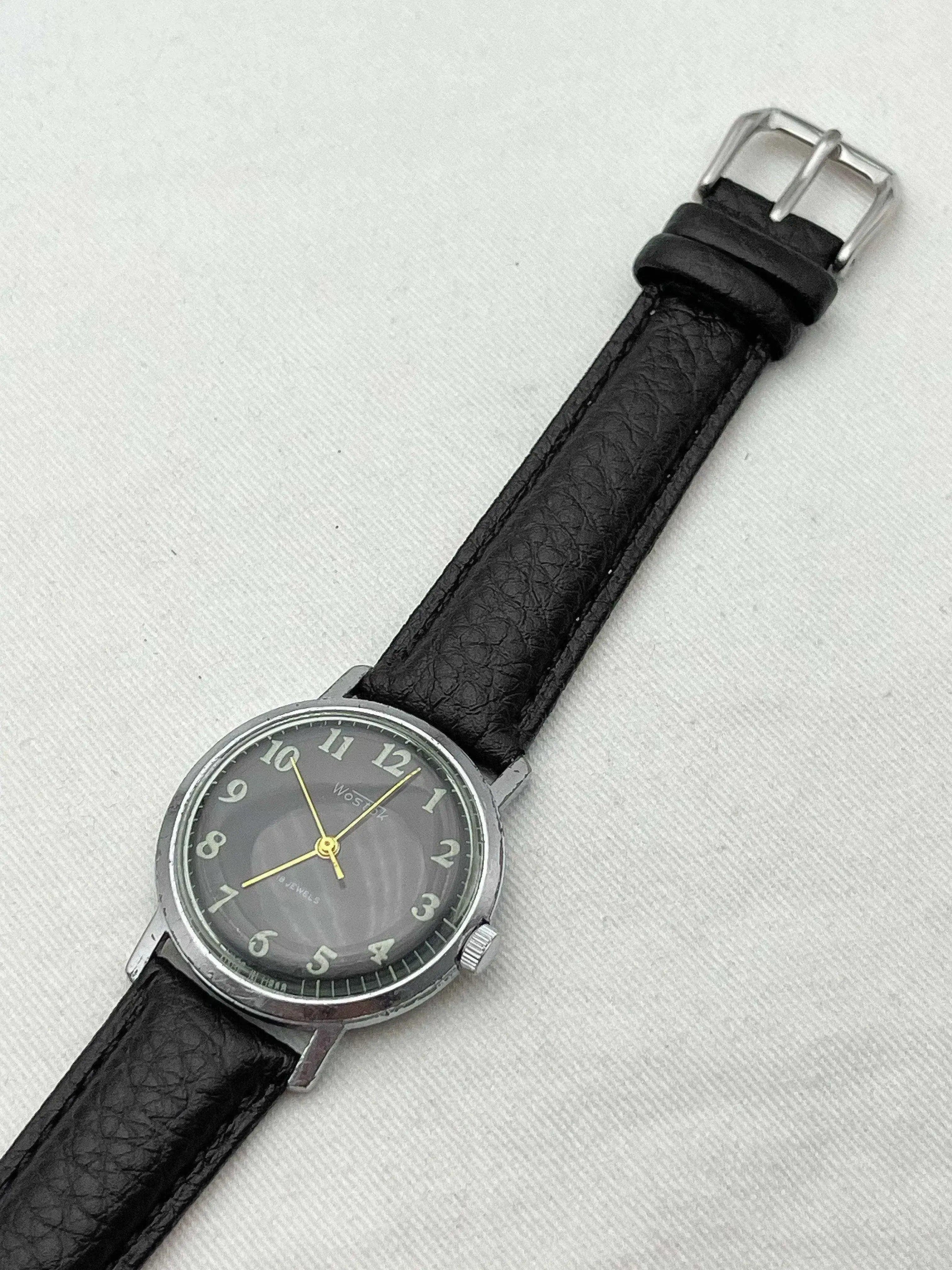 Vostok - Acier Noir chiffres arabes - 1960s - Atelier Victor